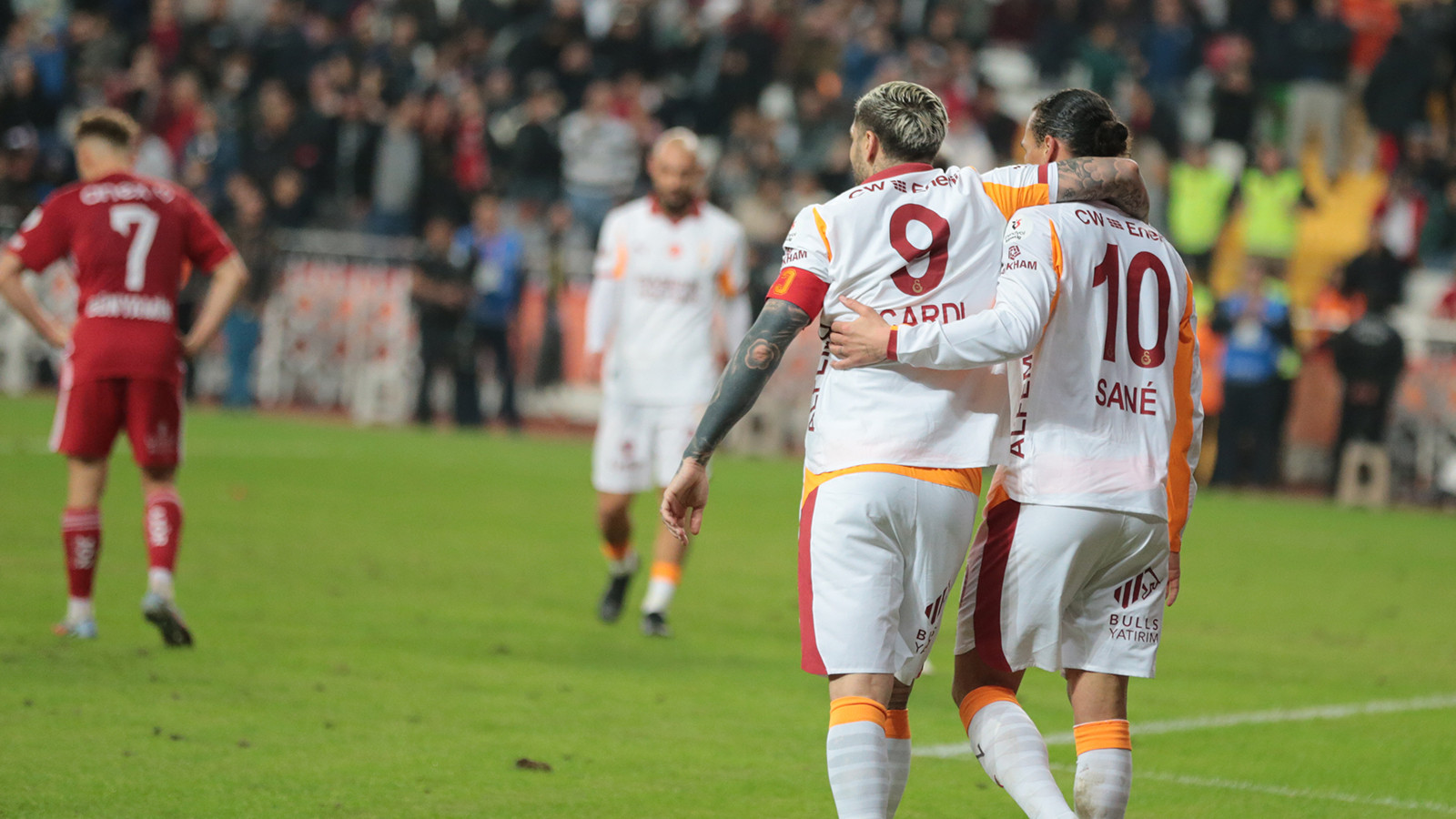 Hagi artık yalnız değil: Icardi, Galatasaray tarihine geçti