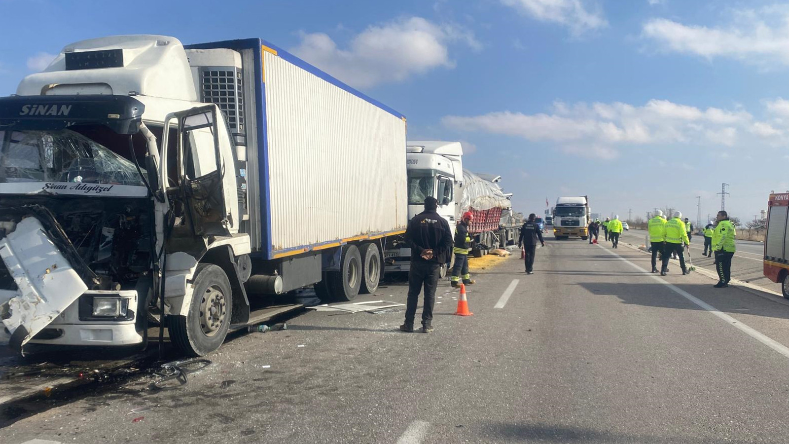 Konya'da zincirleme kaza! 4 TIR birbirine girdi: Ölü ve yaralılar var