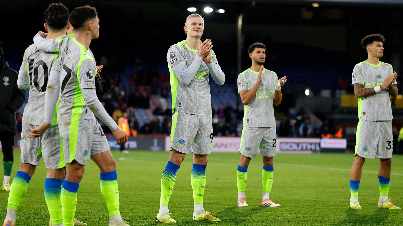 Manchester City 3 puanı 3 golle aldı