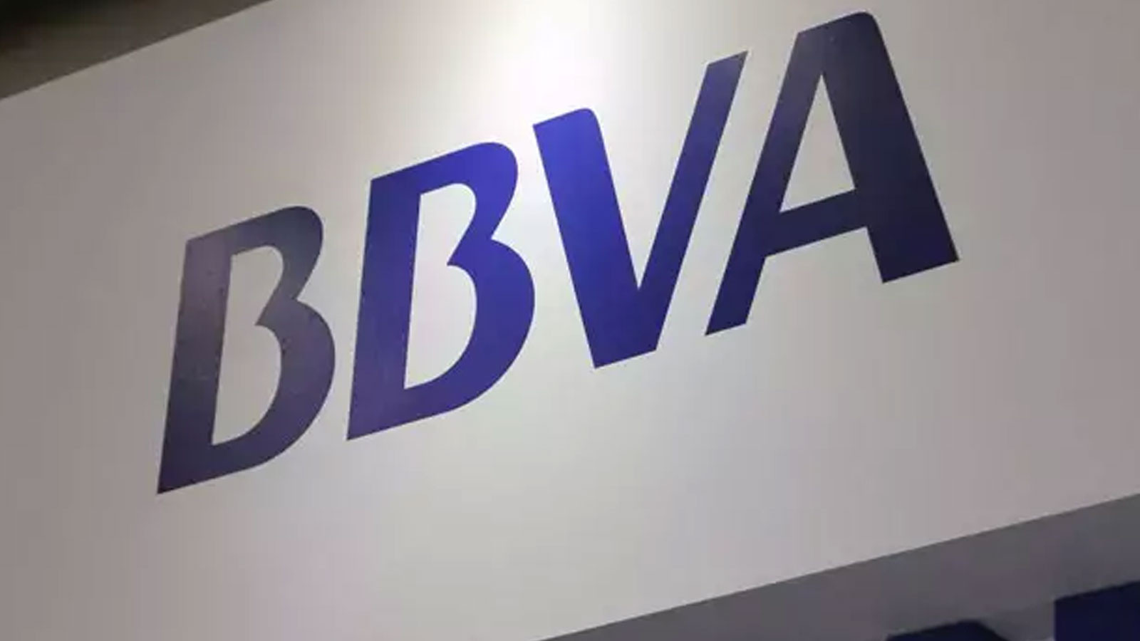 Garanti CEO'su Akten: Enflasyonun gerilemesi için kredi limitleri yerinde kalmalı