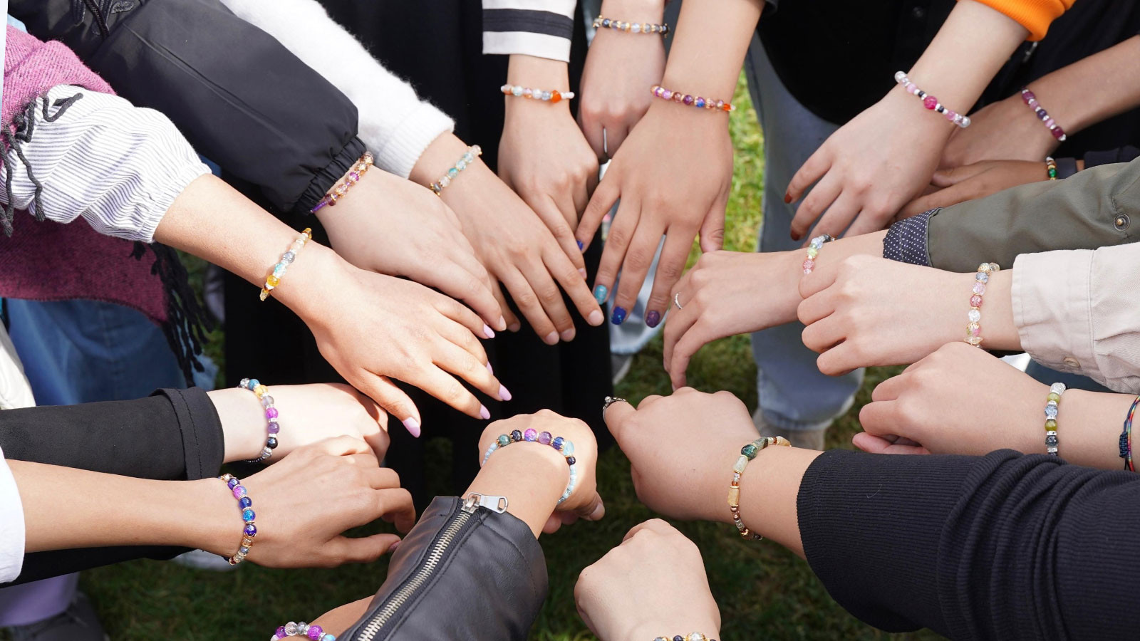 Sanatçıların gücüyle kız çocuklarının geleceği aydınlandı