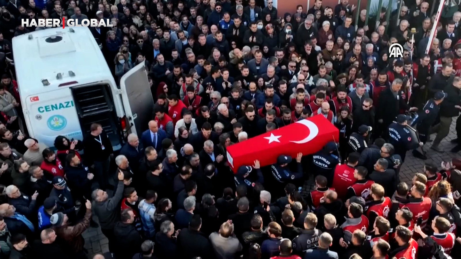 Şehzadeler Belediye Başkanı Gülşah Durbay'a veda: Belediye önünde ilk tören