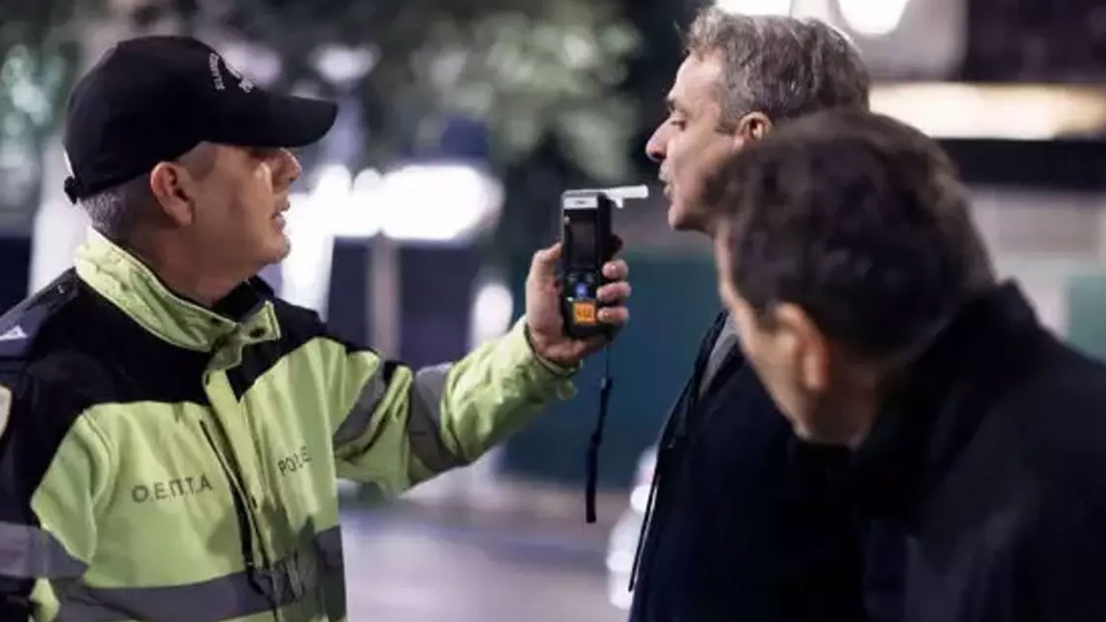 Yunanistan Başbakanı Miçotakis, polis uygulamasına takıldı