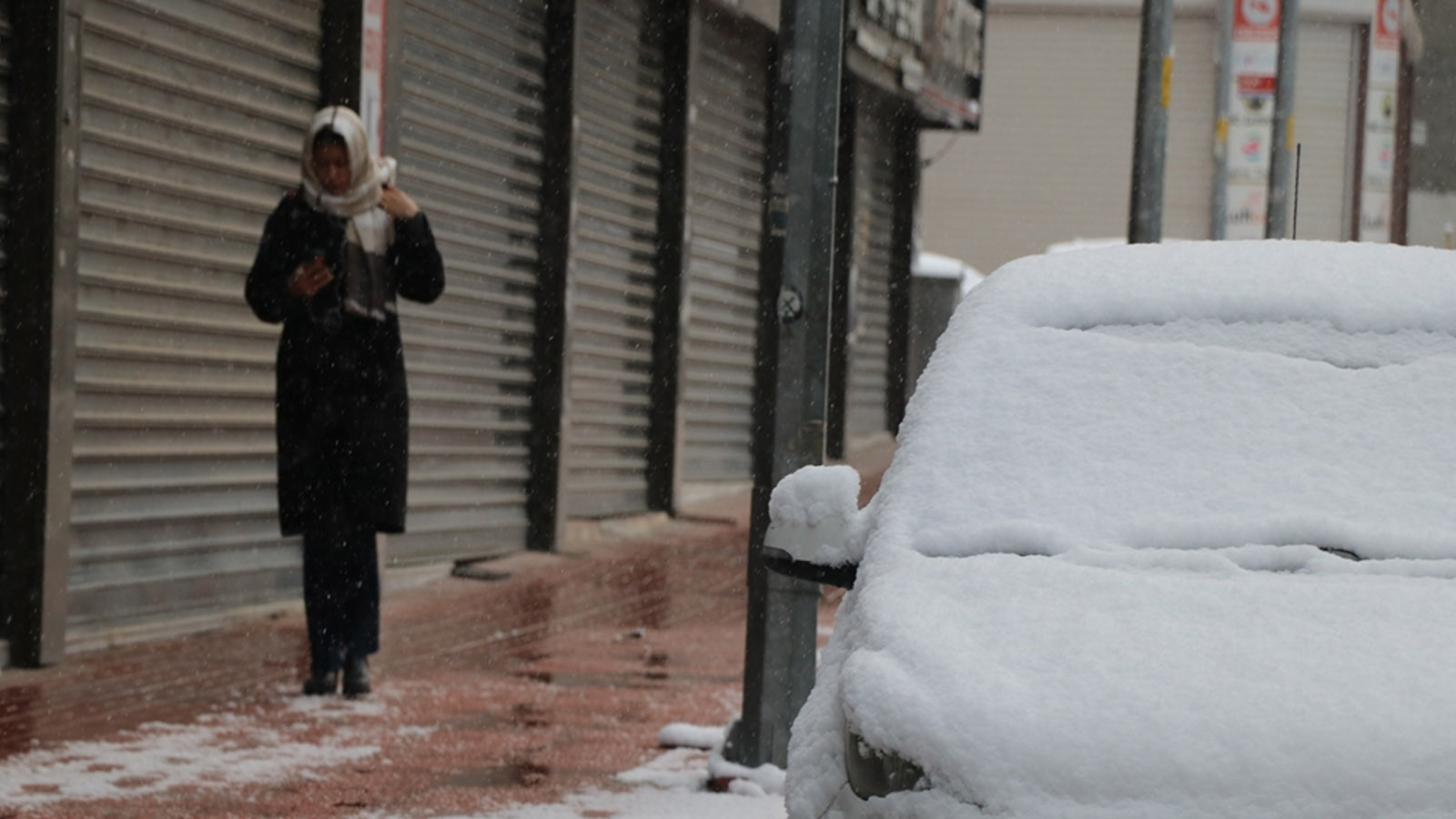 Doğu'da beyaz esaret başladı: 90 yerleşim yerine ulaşım sağlanamıyor! Kar kalınlığı 20 santimetreyi buldu