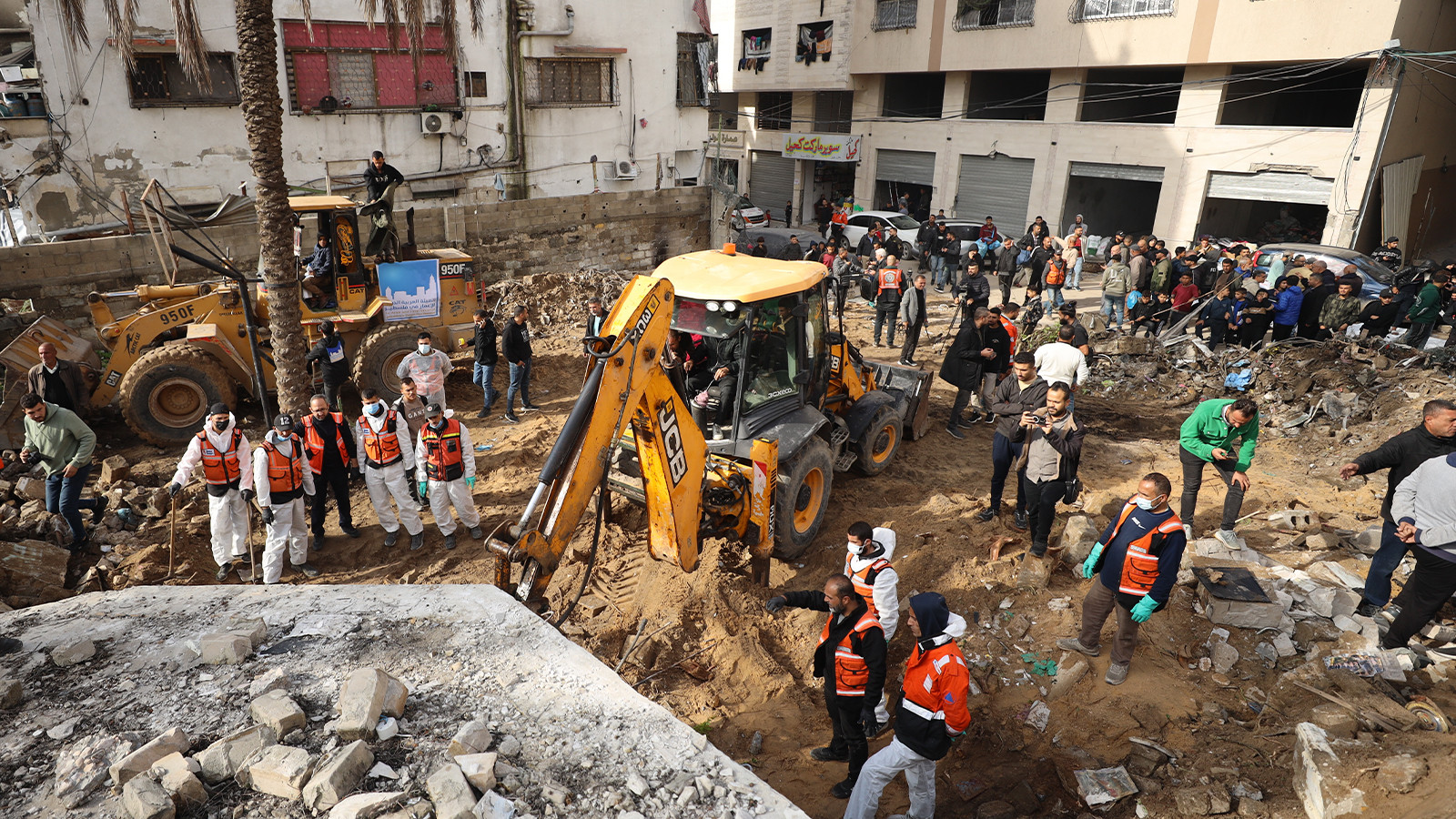 Gazze’de bir binanın enkazından 45 ceset çıkarıldı