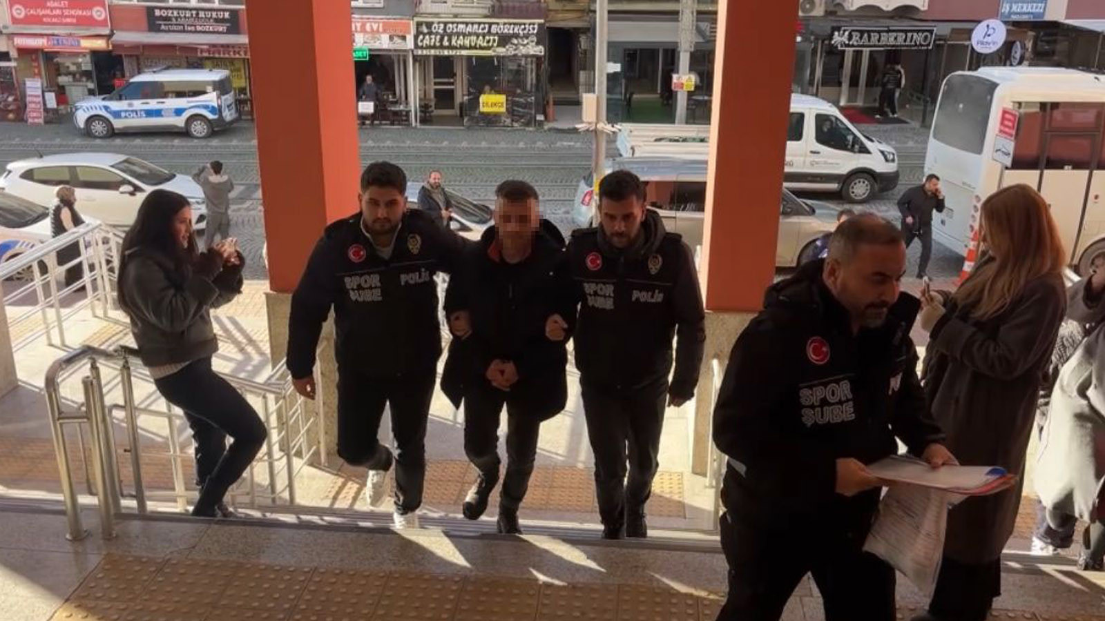 Kocaeli'de antrenör, kadın hakeme saldırıp tokat attı