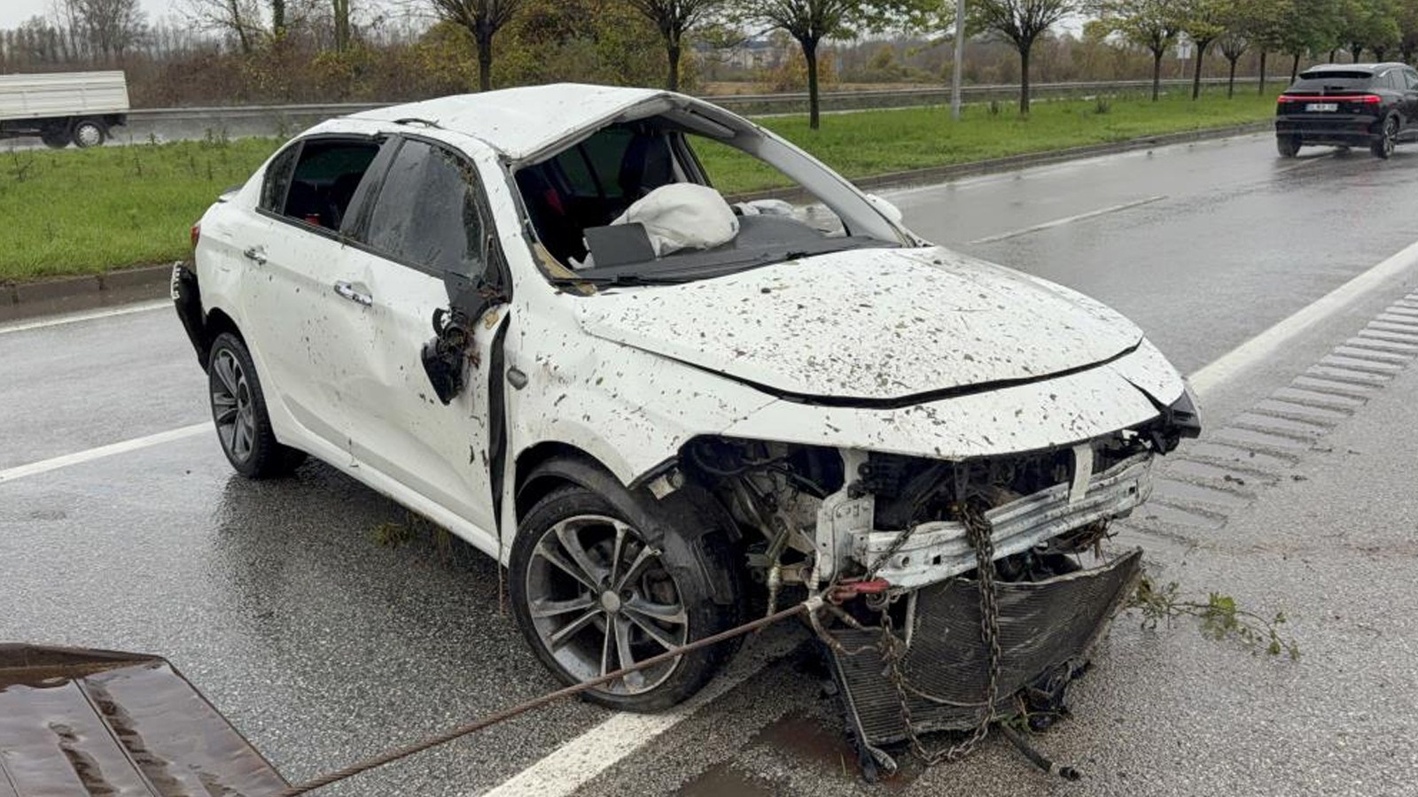 Kontrolden çıkan araç takla attı: Yaralılar var