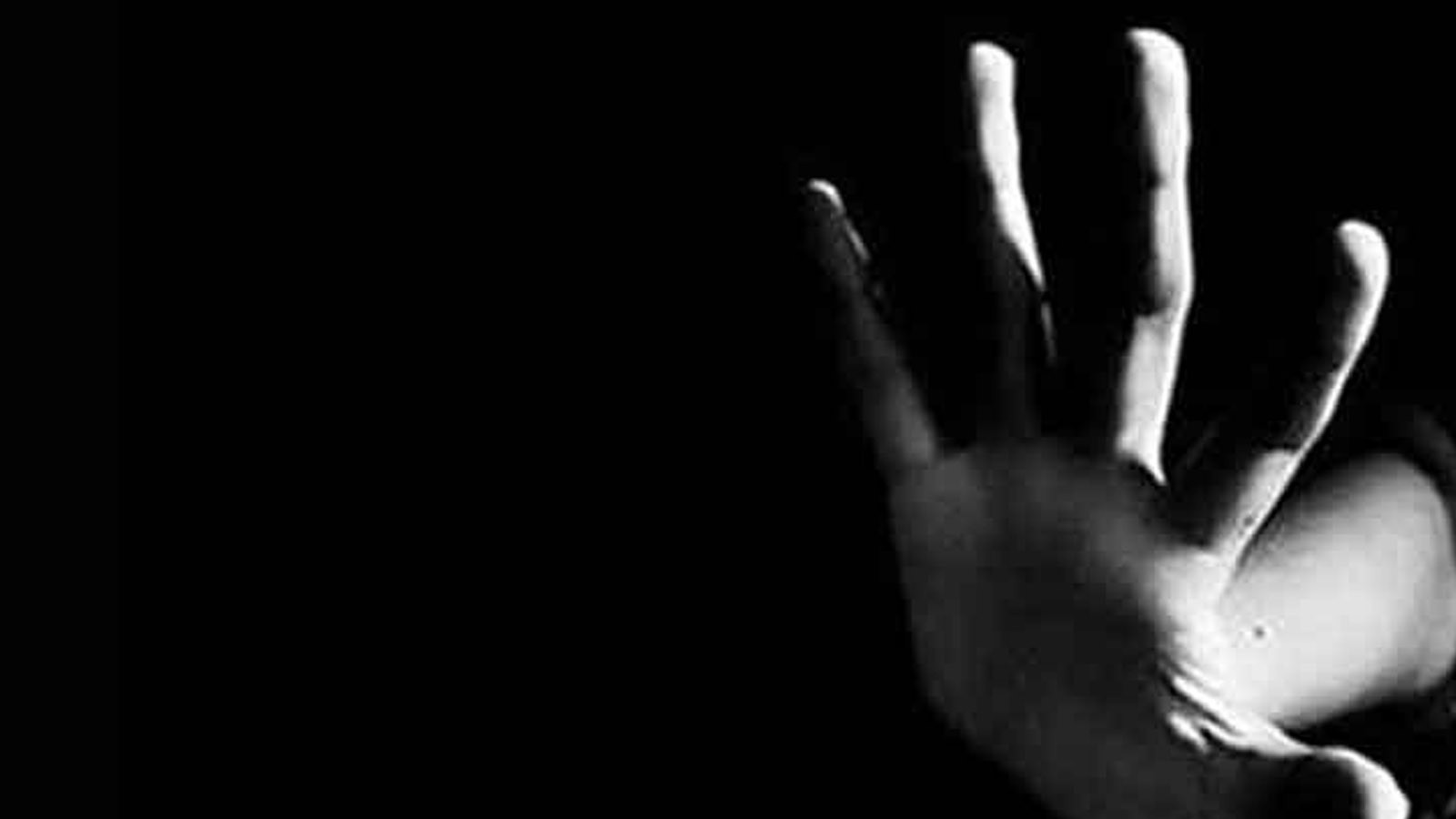 Lisede taciz skandalı: Öğrenci grubuna müstehcen fotoğraf gönderdi