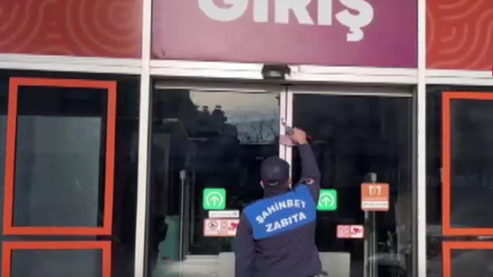 Tarihi geçmiş ürün satan zincir markete kapatma cezası