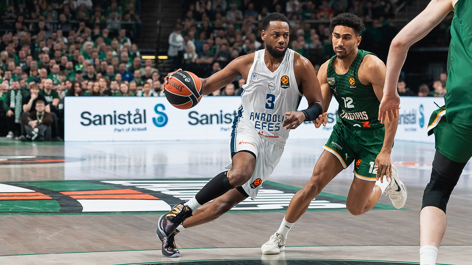 Anadolu Efes hayata döndü! 8 maç sonra gelen farkl…