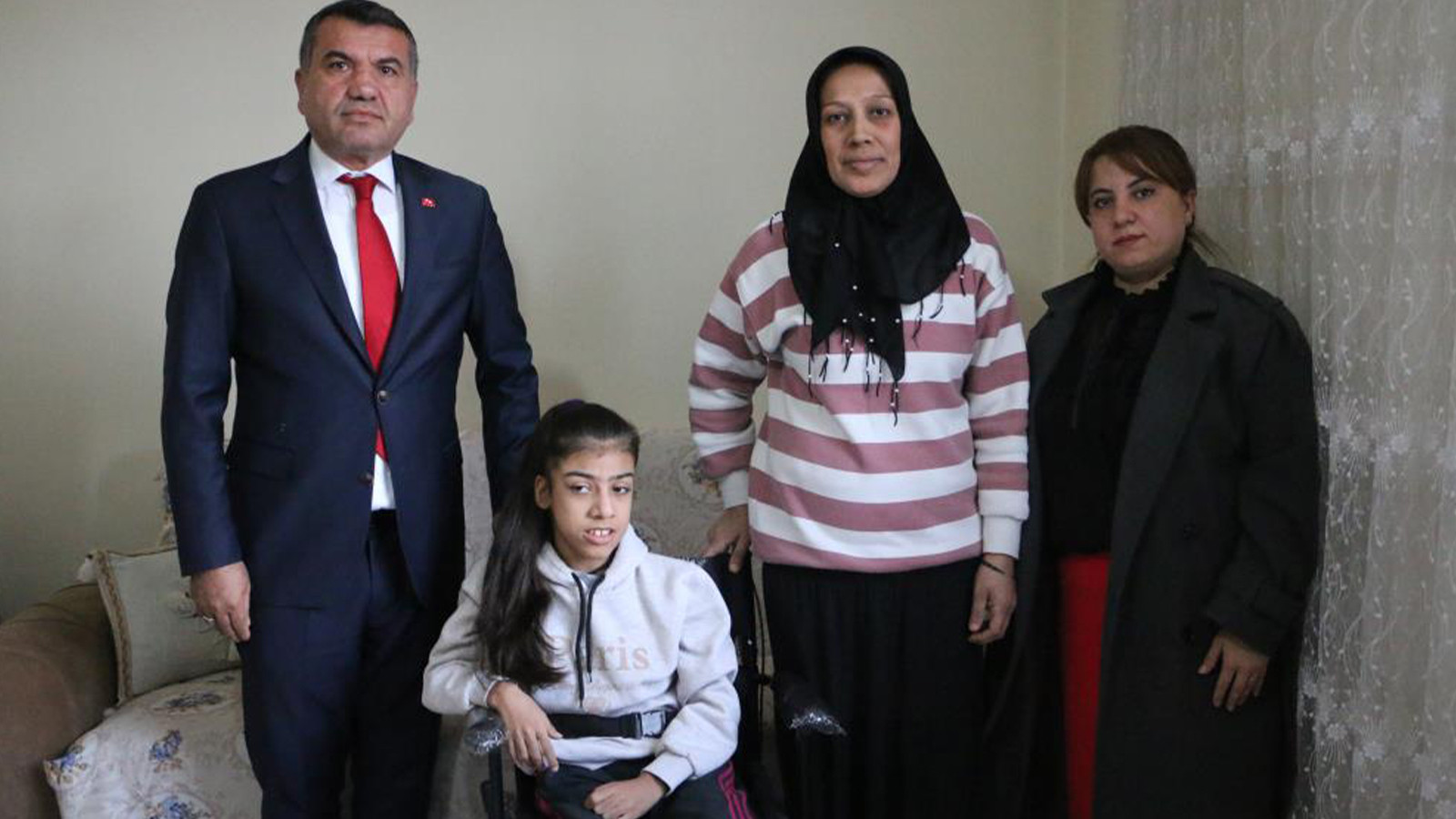 Bahçeli'den Diyarbakırlı engelli kıza tekerlekli s…