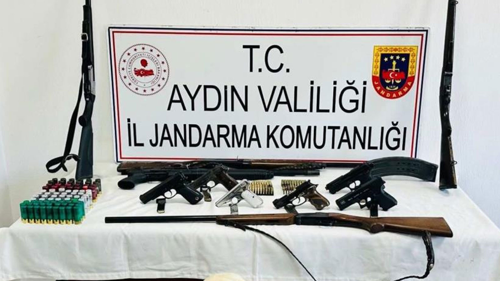 Ev değil cephanelik!