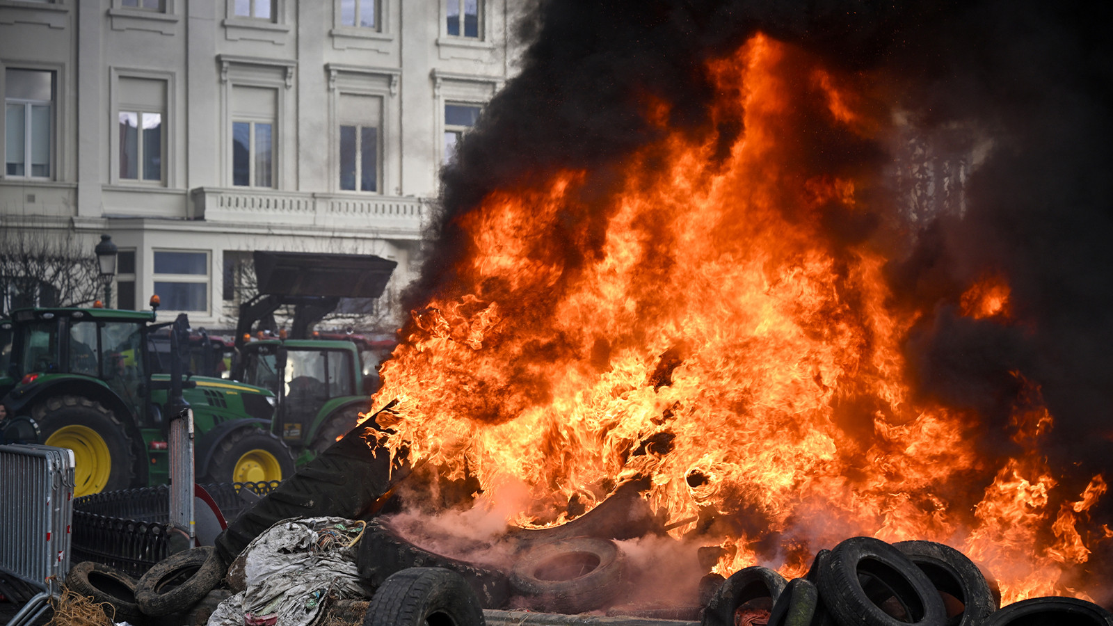 AB Liderler Zirvesi'nin yapıldığı Brüksel'de çiftçilerden protesto
