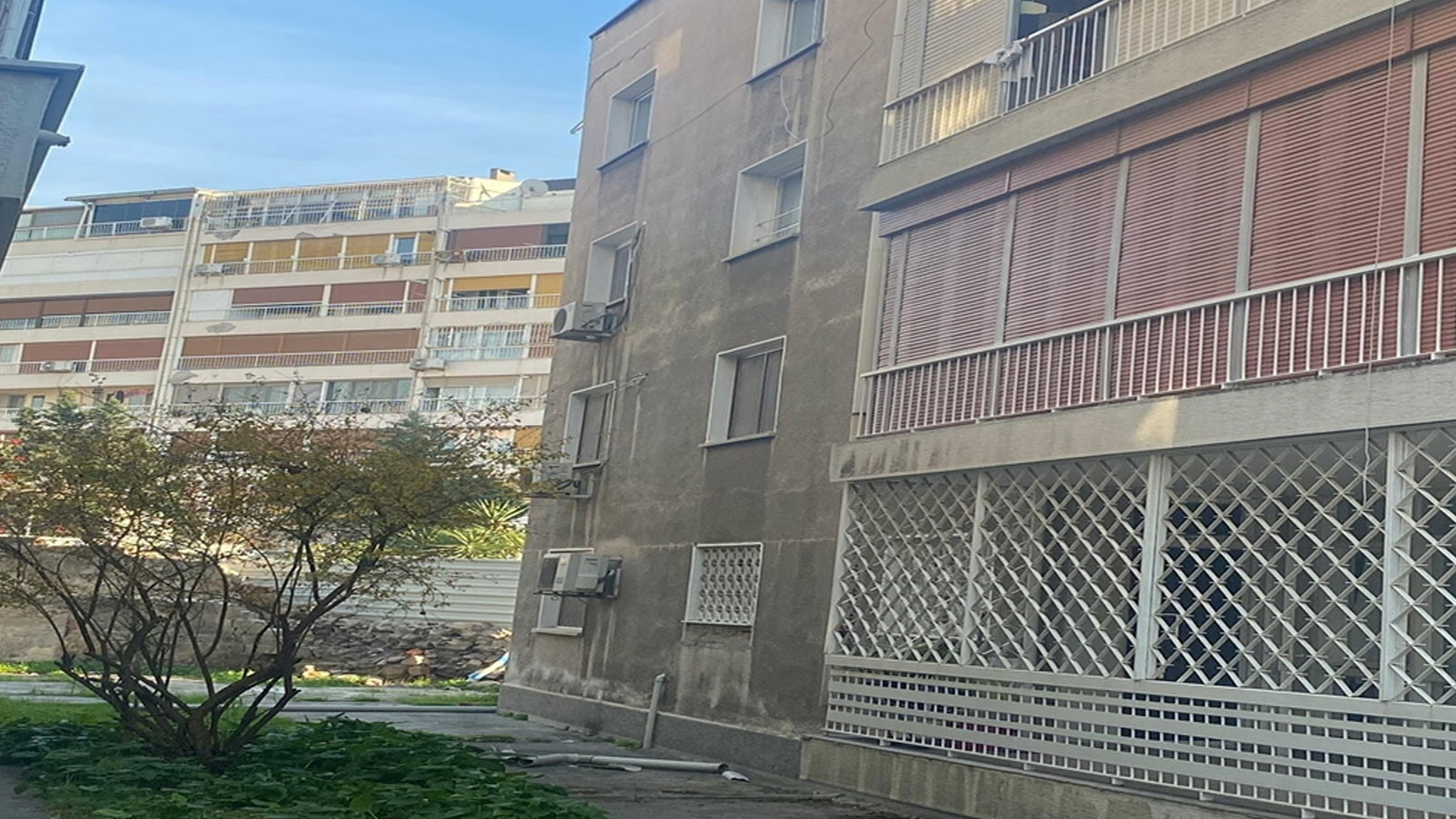 İzmirli eski milli basketbolcu balkondan düşerek yaşamını yitirdi