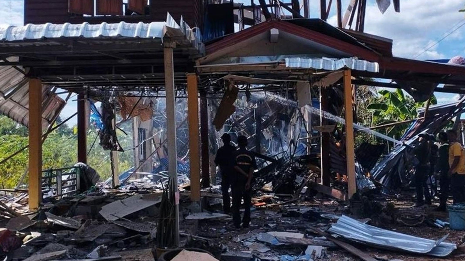 Kamboçya ile Tayland arasındaki gerilim savaşa doğru evriliyor! Onlarca ölü ve yaralı var