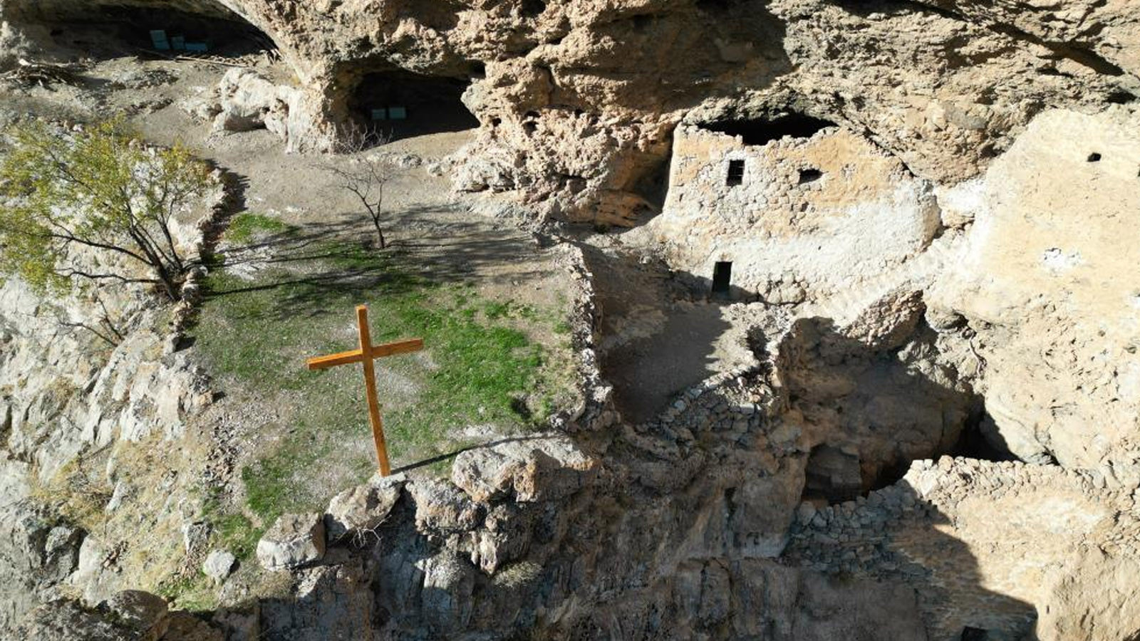 Şırnak'ta doğayla bütünleşen tarih: Gizemli manastır ilk kez görüntülendi