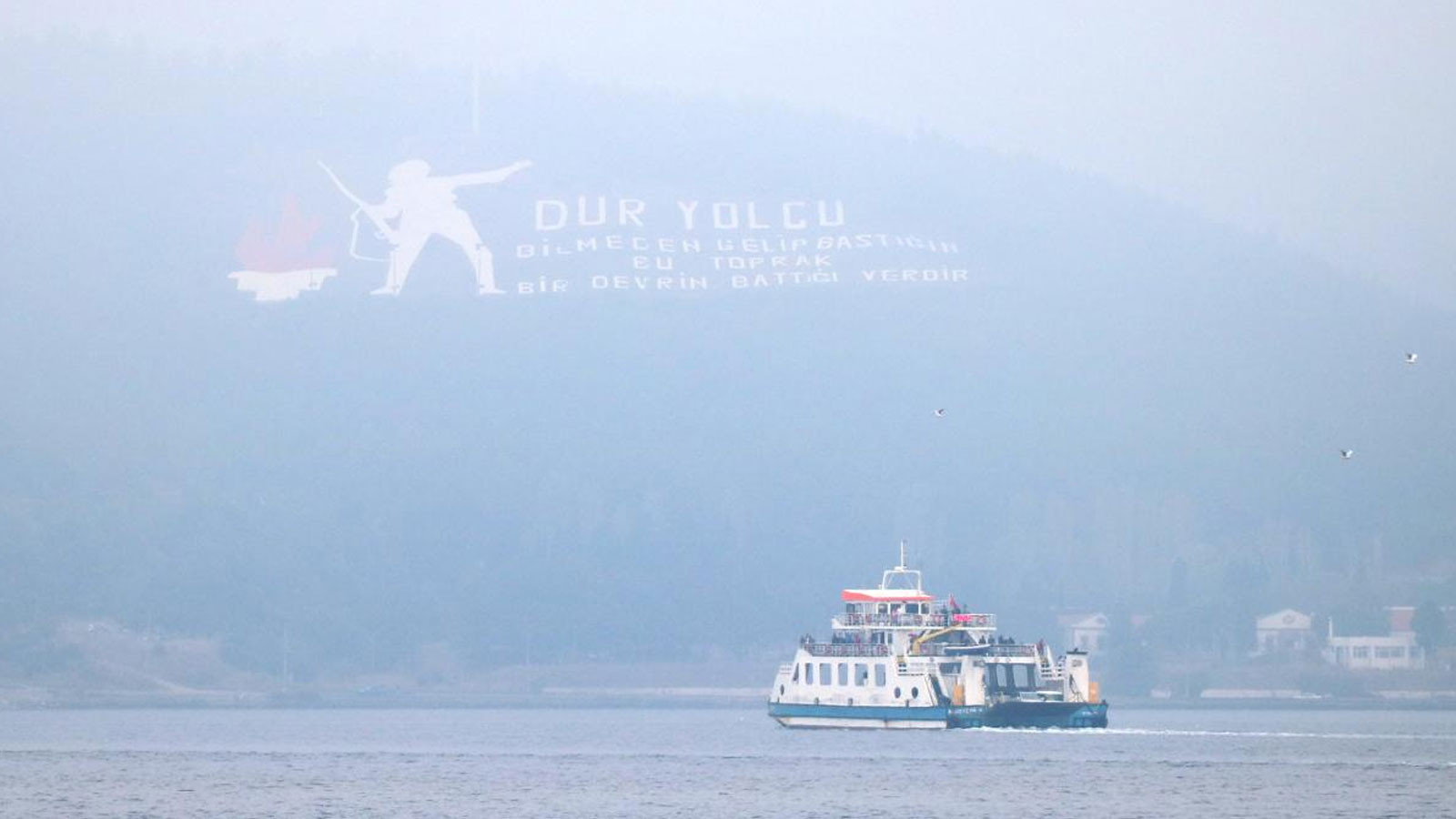 Çanakkale Boğazı sis nedeniyle gemi trafiğine kapatıldı