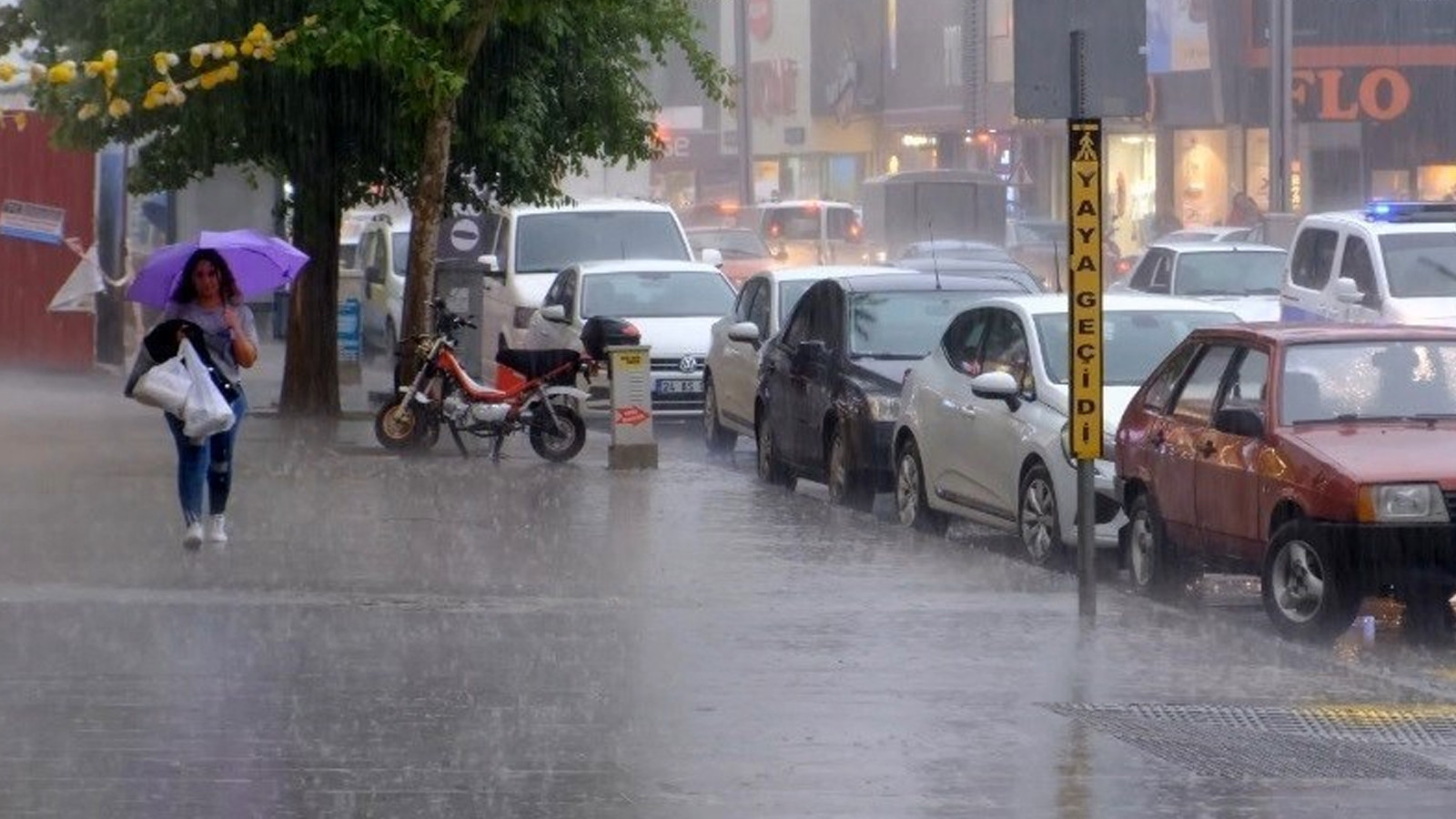 Yağmur ve bulutlar görseli