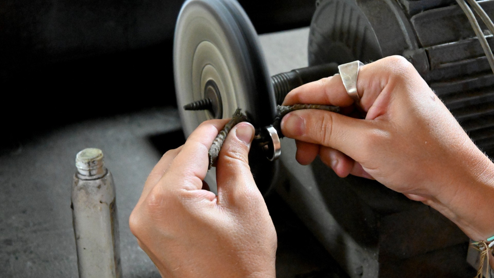 Hayranlıkla bakan gözlere hazır olun! Kararan gümüş takılar bu yöntemle ışıl ışıl parlamaya başlayacak