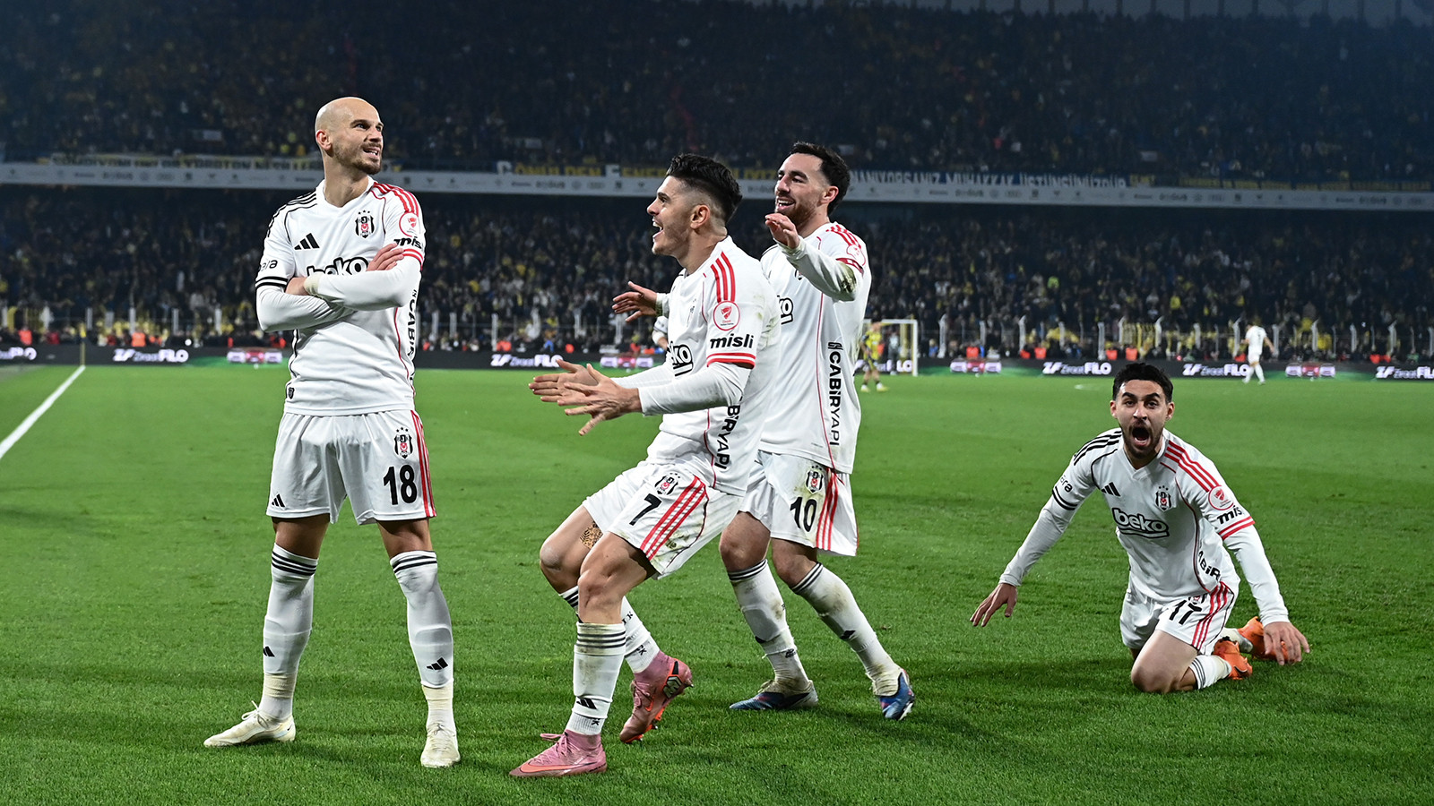 Derbiyi kazanan Beşiktaş, bu sezon bir ilki başardı
