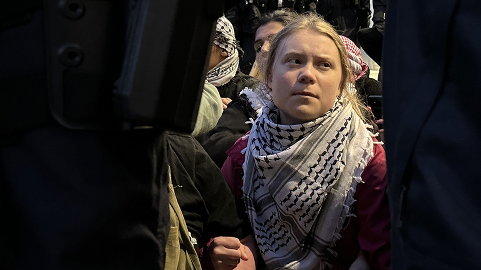 İngiltere’de gözaltına alınan aktivist Thunberg se…