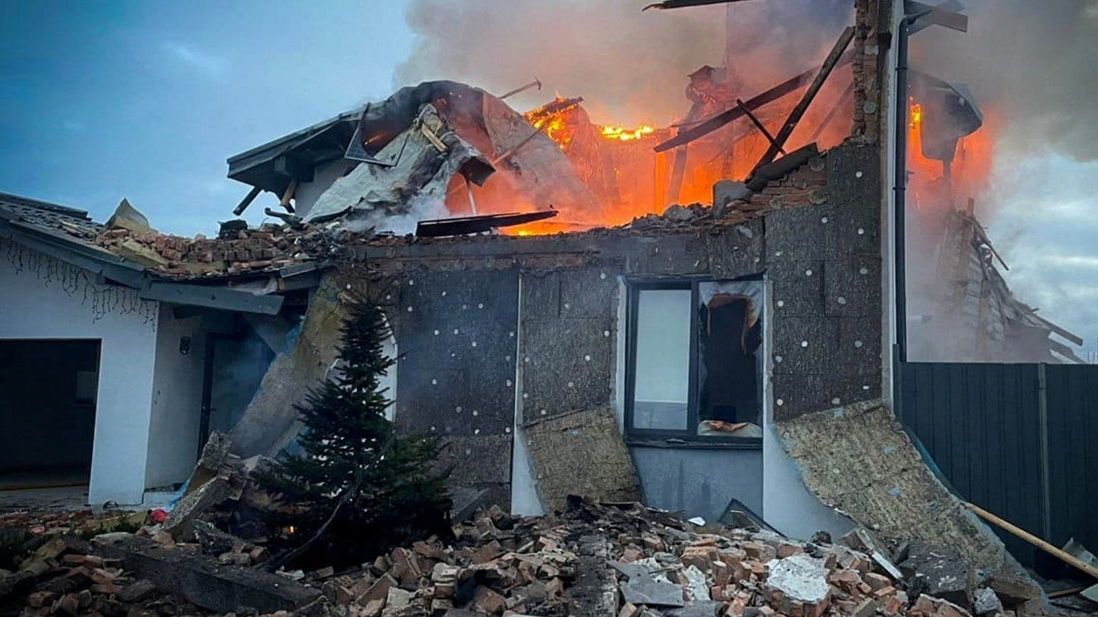 Zelenski duyurdu: Yoğun Rus hava saldırısı altındayız!