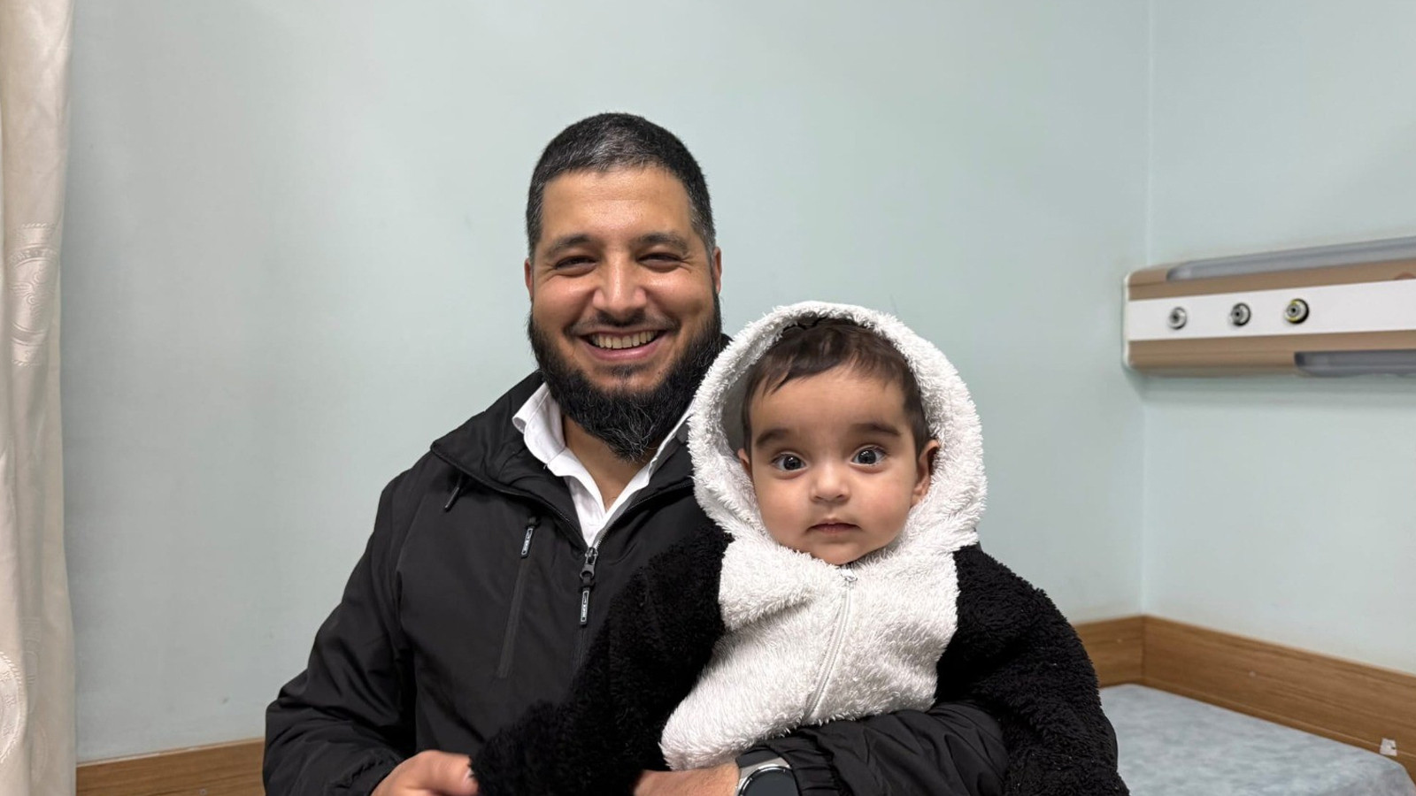 Boğazına cisim kaçan çocuğu 'Heimlich' manevrasıyla kurtardı