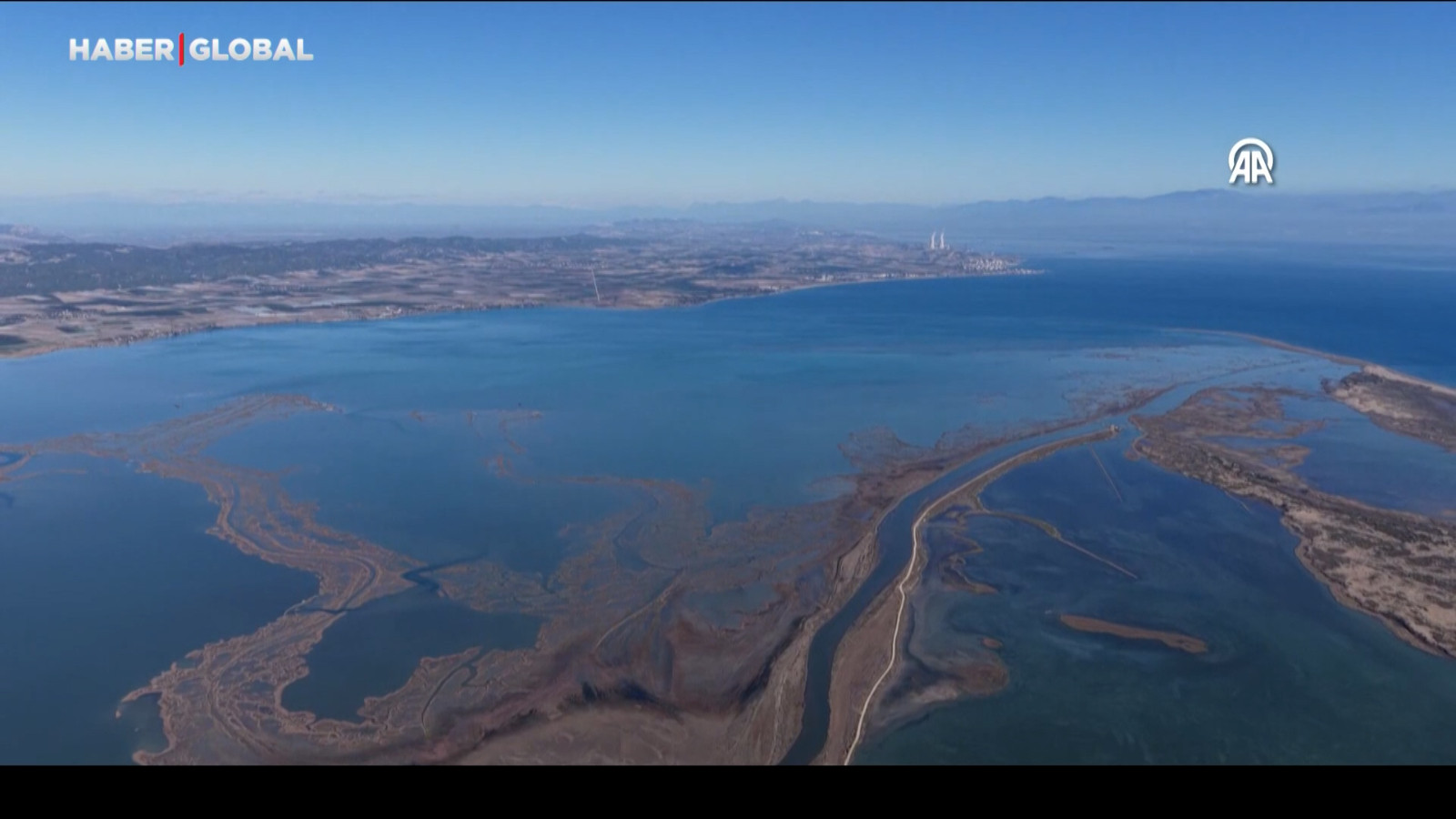 Doğa harikası Yumurtalık Lagünü: Farklı şekillerle dikkati çekiyor