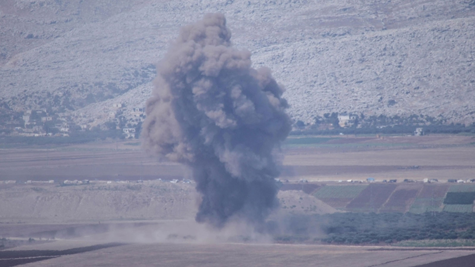 Aidiyeti bilinmeyen uçak Suriye'nin güneyini vurdu: Silah depoları hedef alındı