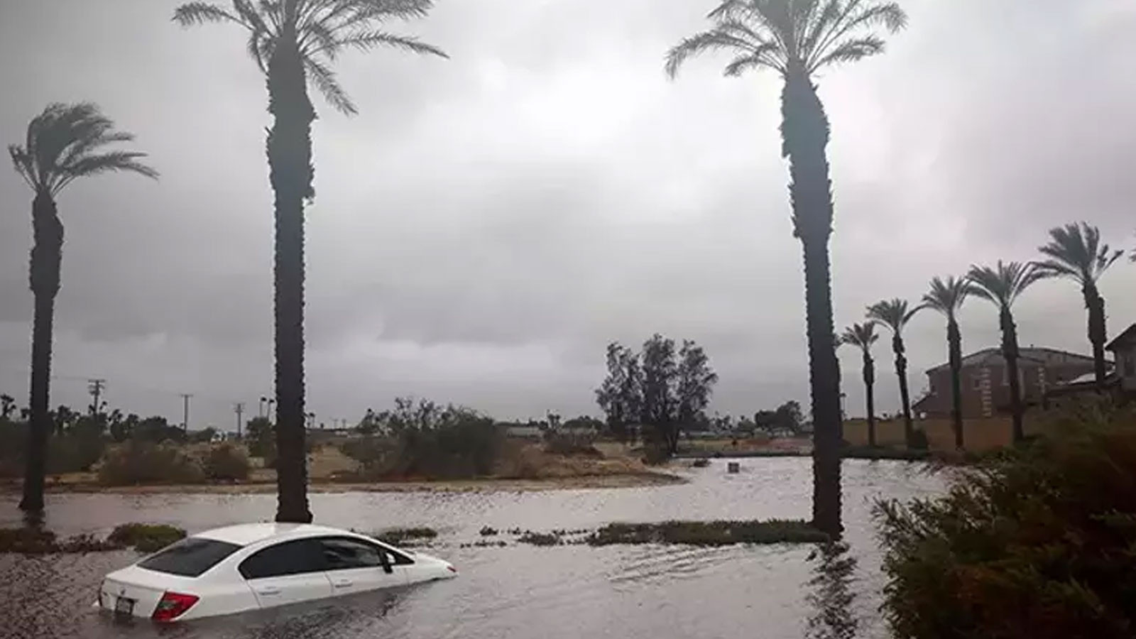 California'da etkili olan fırtına nedeniyle bazı bölgelerde olağanüstü hal ilan edildi