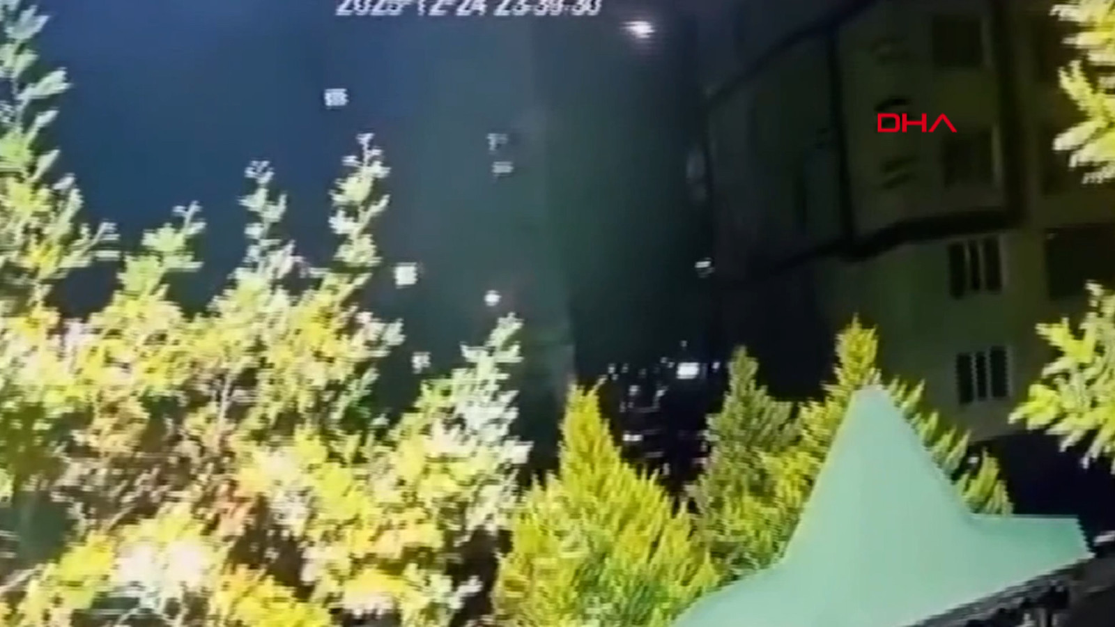 Diyarbakır'da parlak ışık bilmecesi: Gece saatlerinde kameraya yansıdı