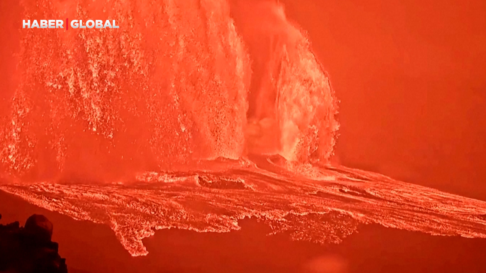 Dünyanın en aktif yanardağı Kilauea'dan rekor patlama: Lavlar 425 metreye ulaştı!