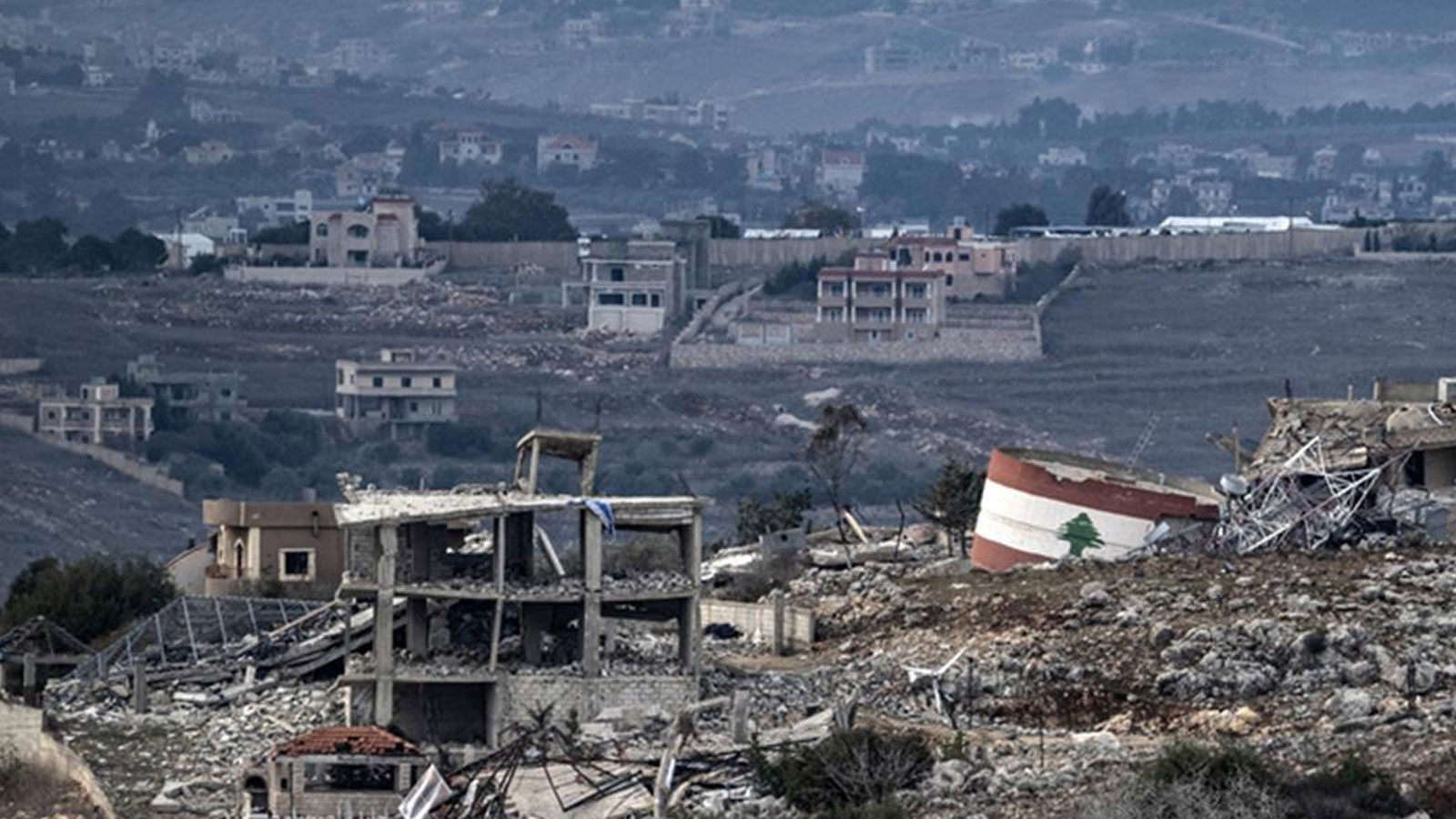 İsrail, Lübnan'da sınıra yakın bir beldede 2 evi havaya uçurdu