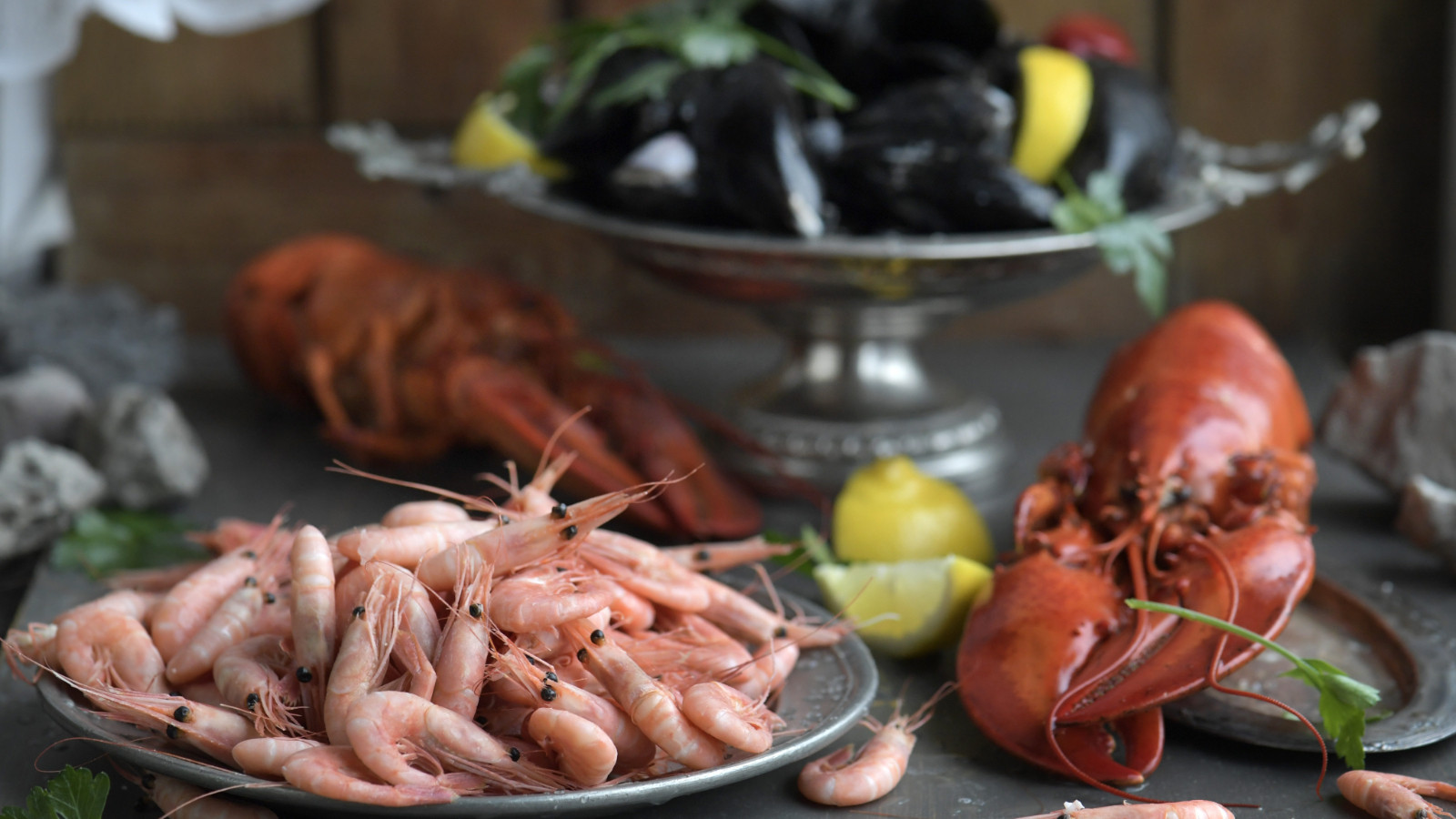 Istakozların canlı canlı kaynar suya atılması yasaklanıyor