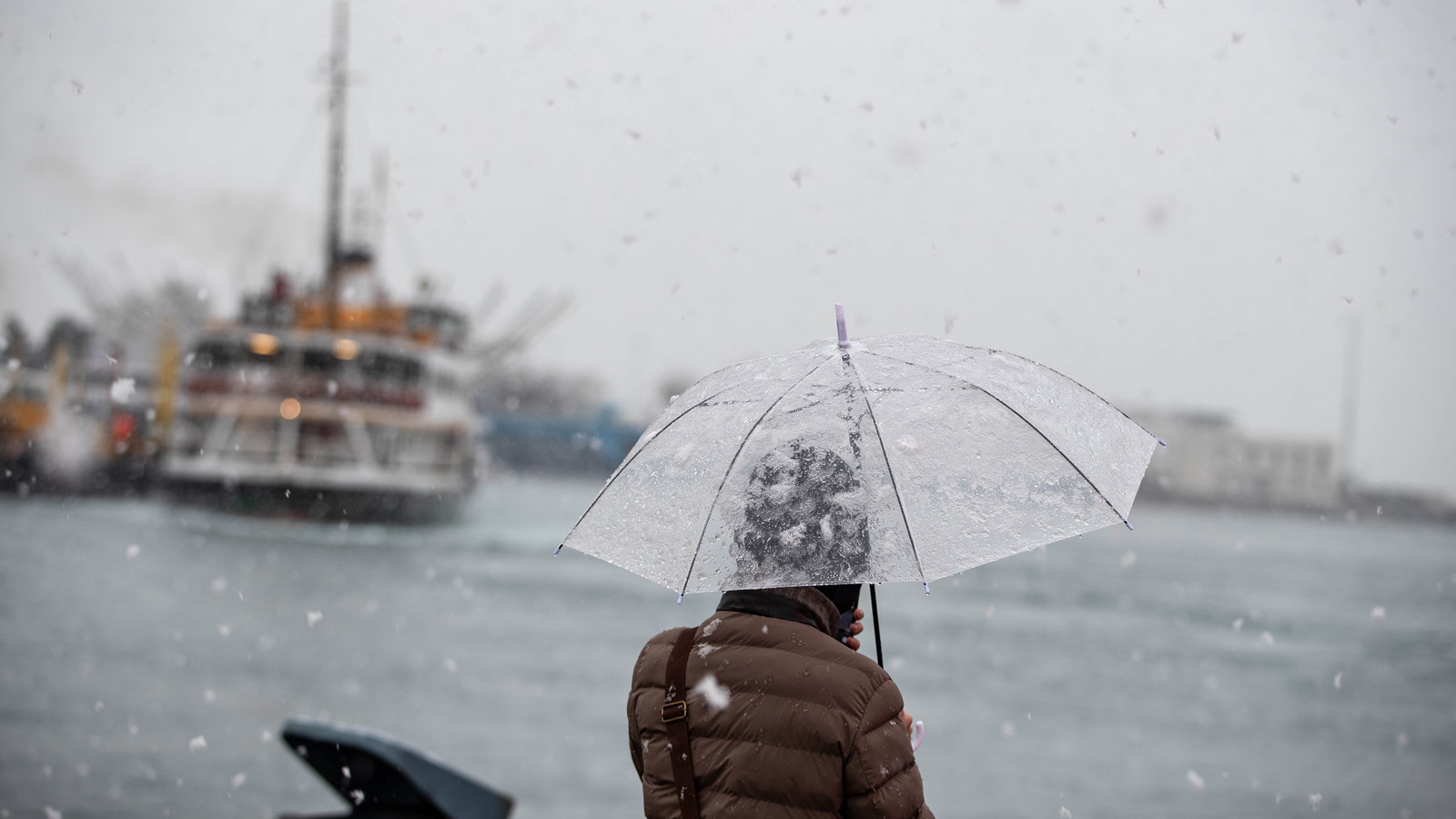İstanbul’u kar vuracak! Meteoroloji uyardı: Soğuk ve yağışlı günler geliyor