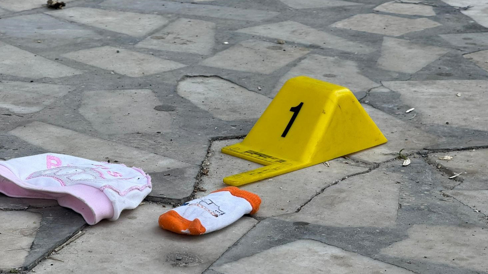 Kan donduran olay: Sinir krizi geçirip 3 aylık bebeğini camdan attı