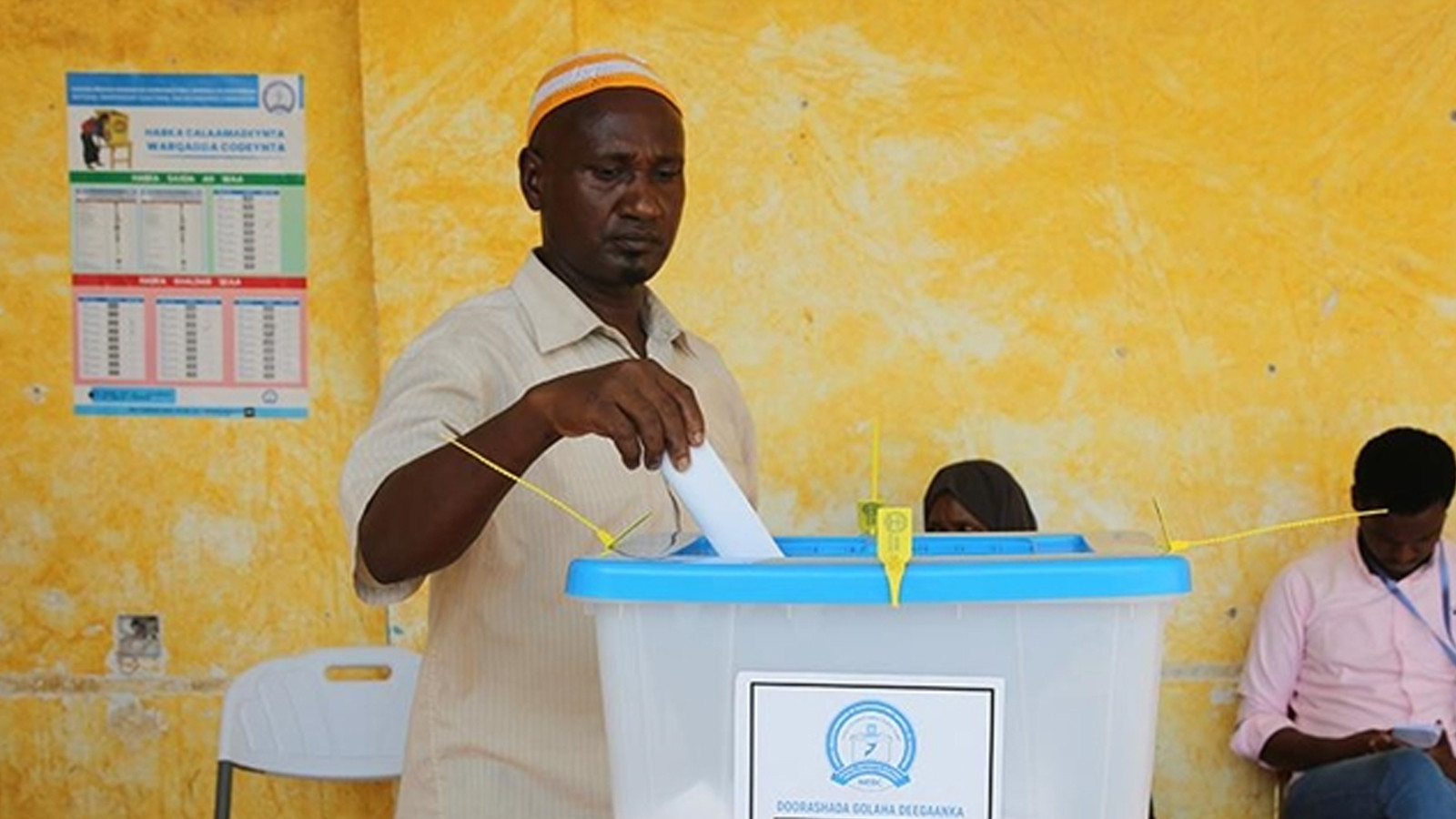 Mogadişu'da halk 56 yıl sonra yerel seçimler için sandık başında
