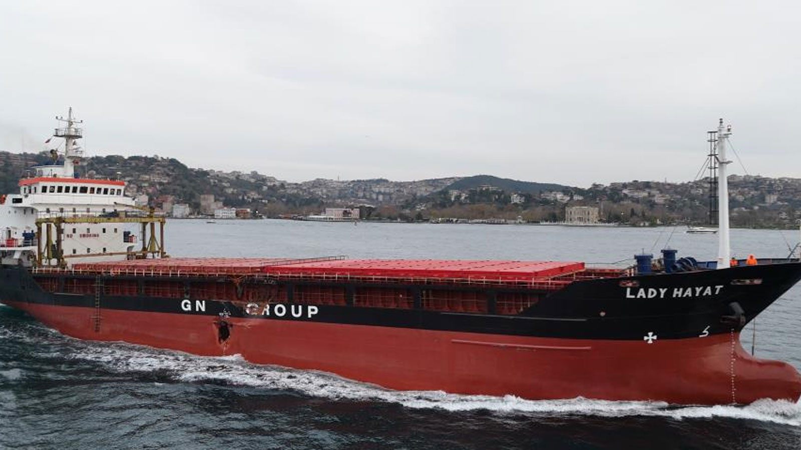 Romanya'da kazaya karışan Türk gemisi İstanbul Boğazı'ndan geçti