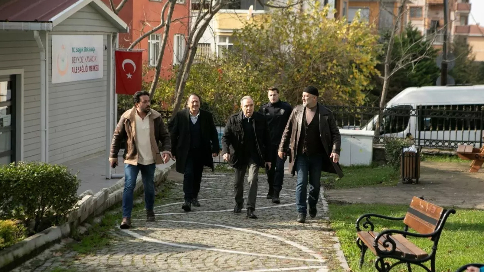 Arka Sokaklar 733. bölüm tek parça full izle! Kanal D Arka Sokaklar son bölüm izle!