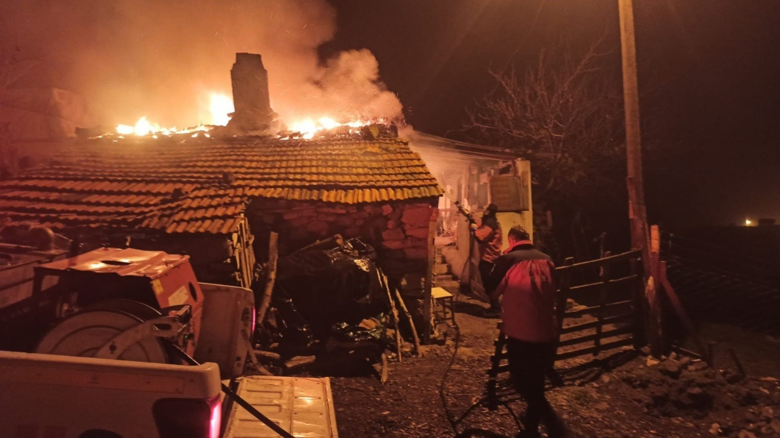 Balıkesir'de sobadan çıkan yangında felaketten dönüldü