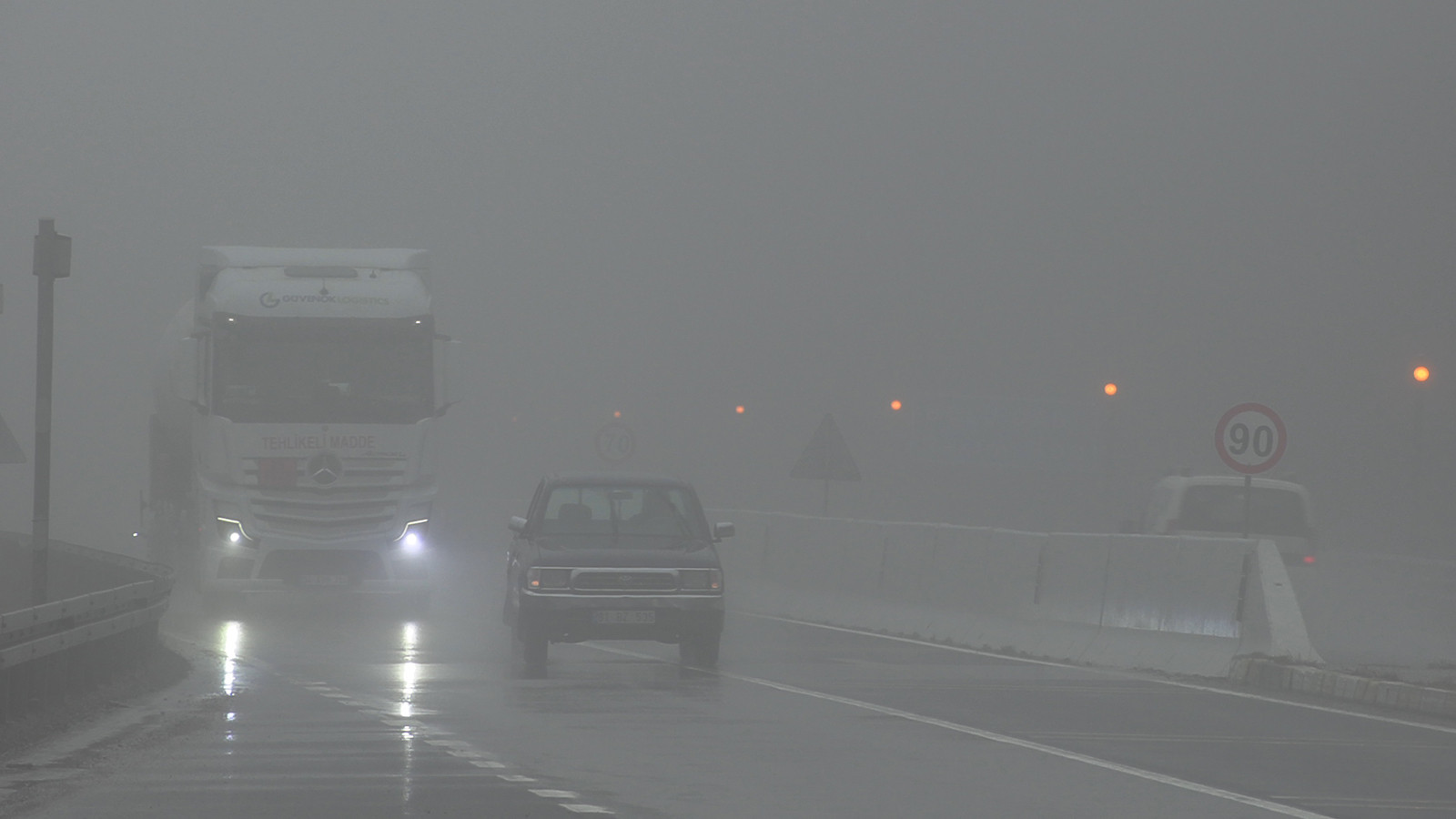 Bolu Dağı geçişinde görüş mesafesi 30 metreye düştü