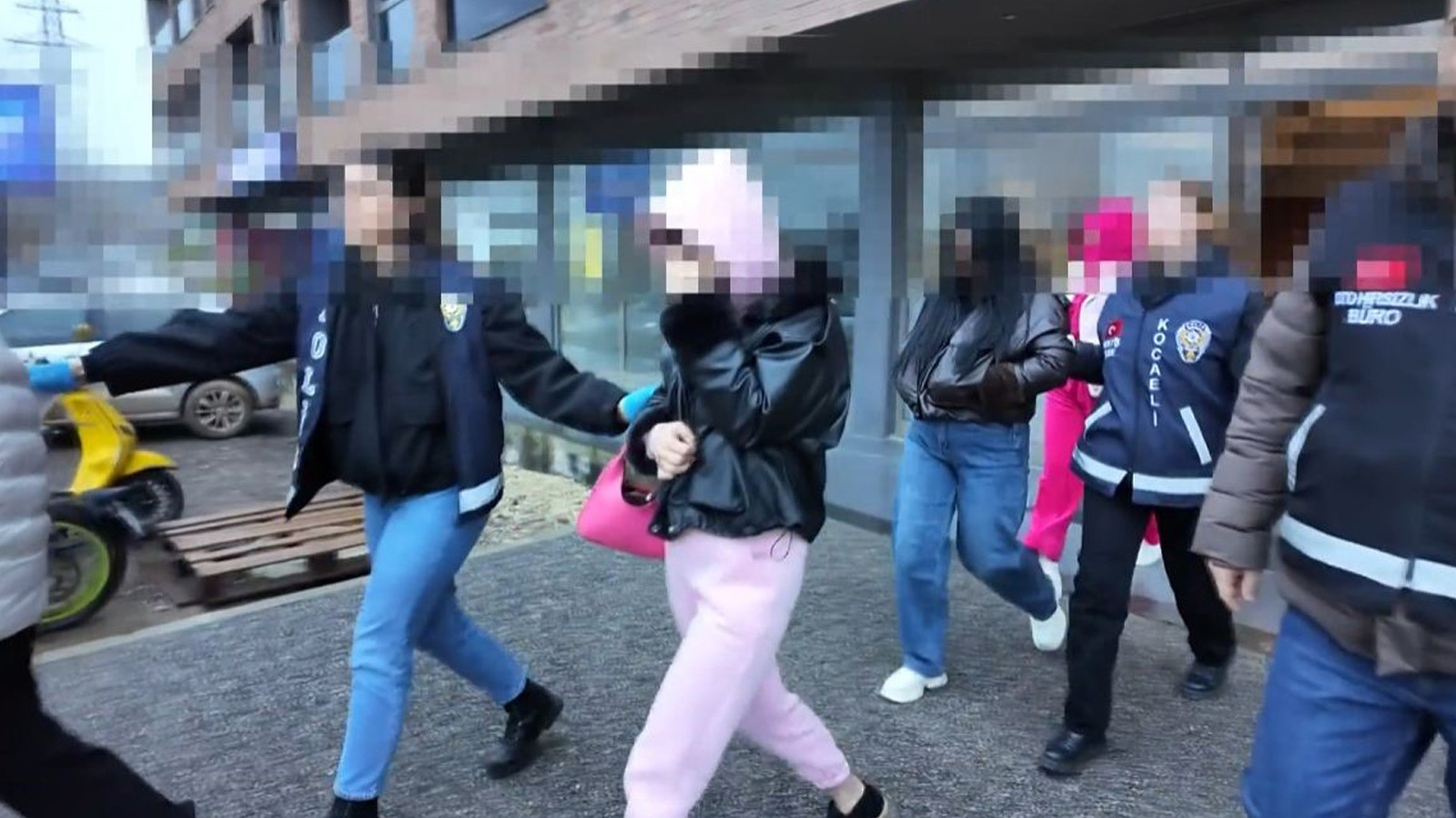 Kocaeli merkezli fuhuş operasyonunda 12 kişi gözaltına alındı, 14 kadın kurtarıldı