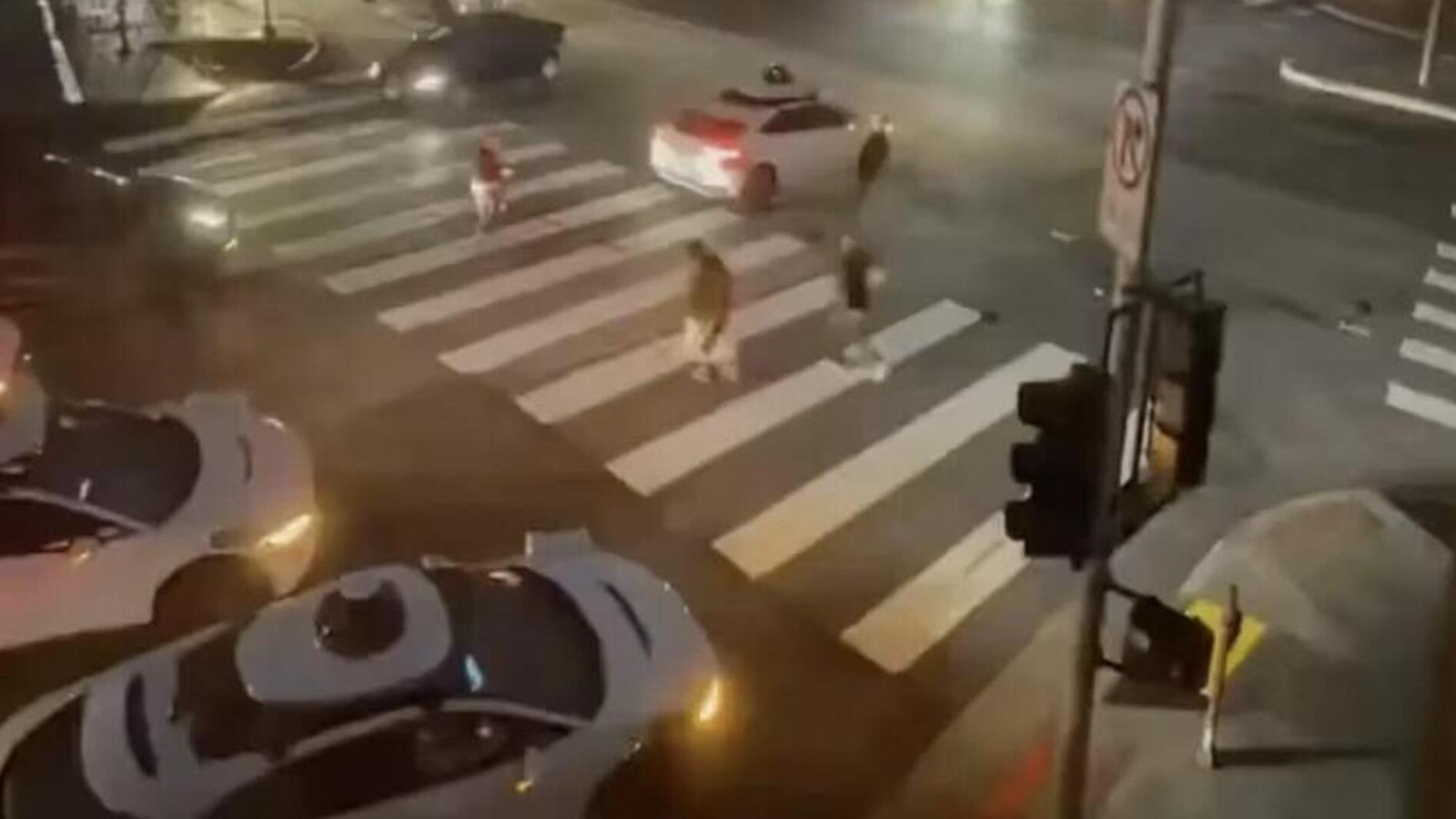 San Francisco karanlıkta kaldı, robot taksiler trafiği kilitledi