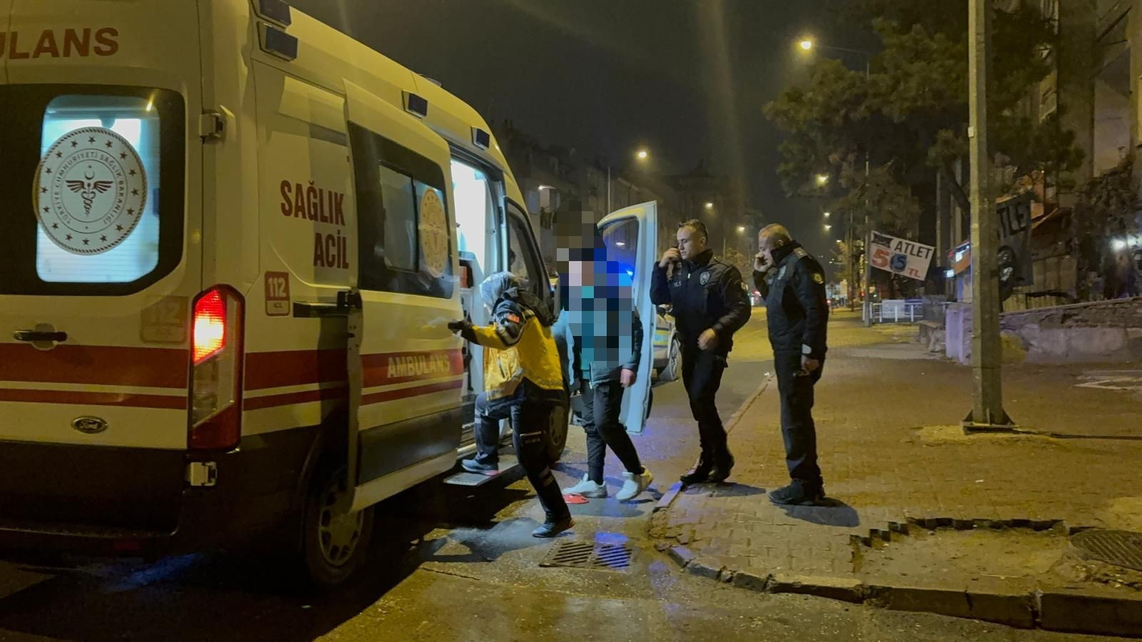 Adres sordular, bıçaklayıp kaçtılar