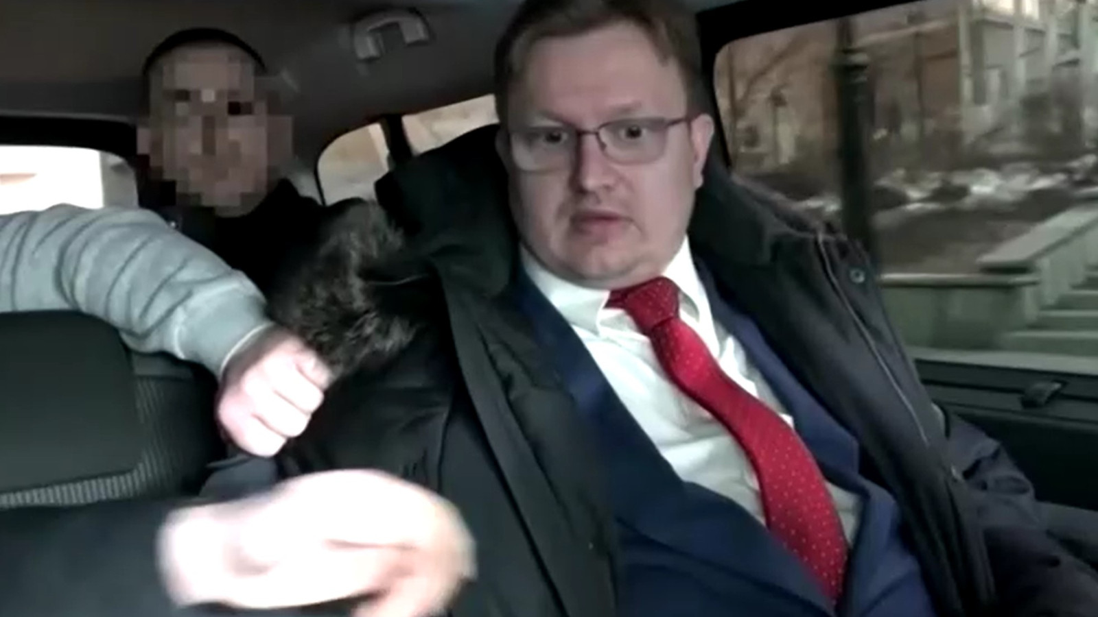 Dünyanın bu görüntüyü konuşuyor... Rus diplomat ABD ajanı çıktı!