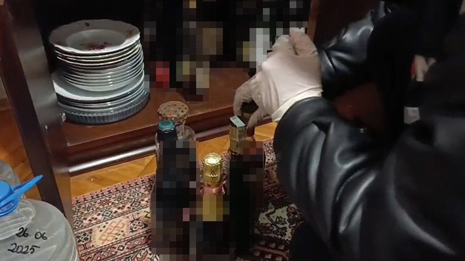 Evini alkol imalathanesine çevirmiş