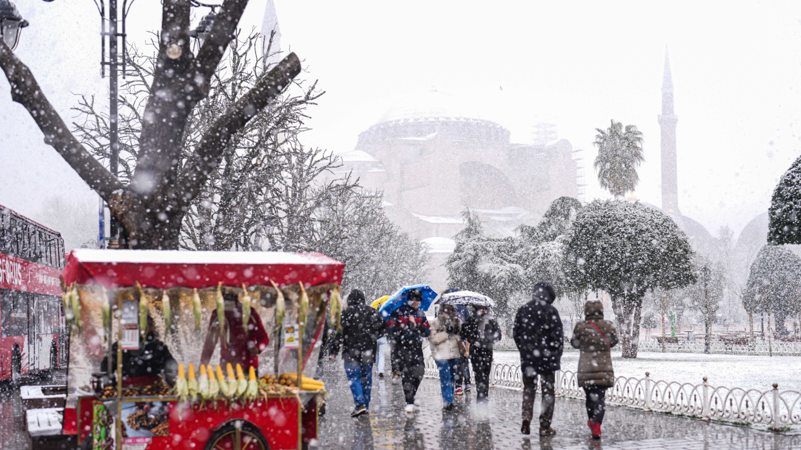 İstanbul’da kar yağışı başladı!