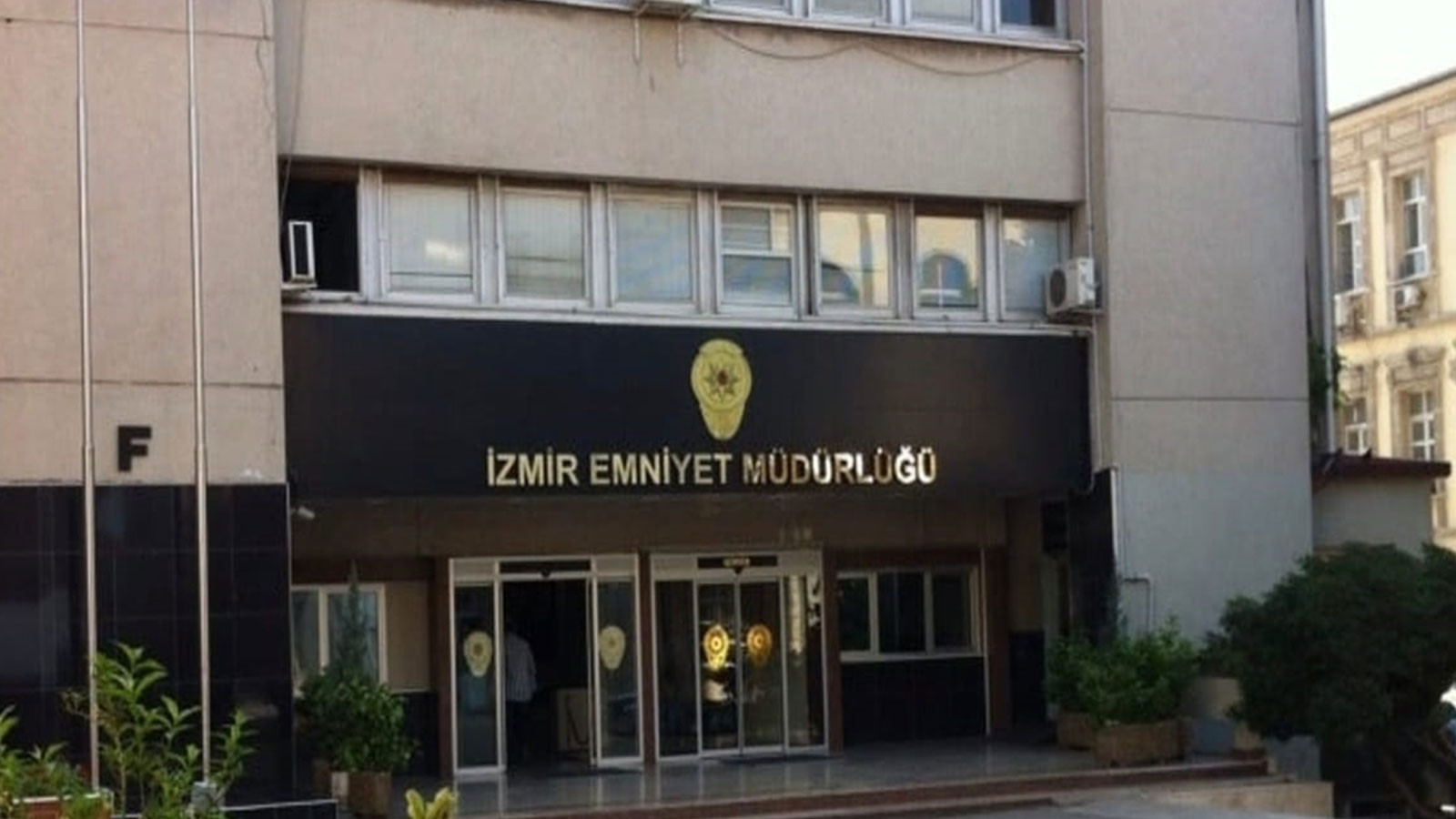 İzmir'de sanal medyada tetikçi ilanı veren 17 yaşındaki şahıs gözaltına alındı