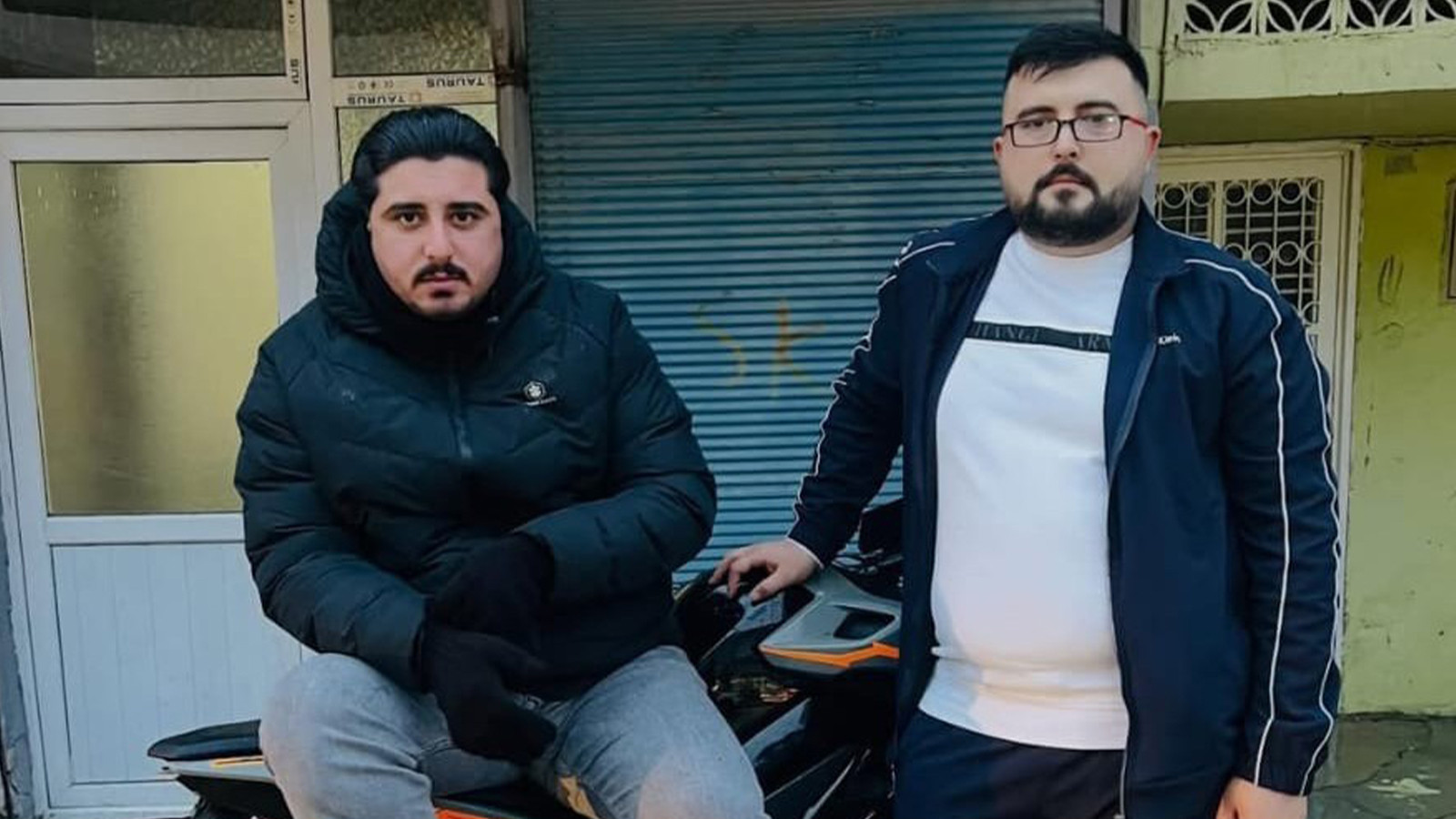 Kahvehaneciyle müşteriler arasında silahlı kavga: 2 ölü, 1 yaralı