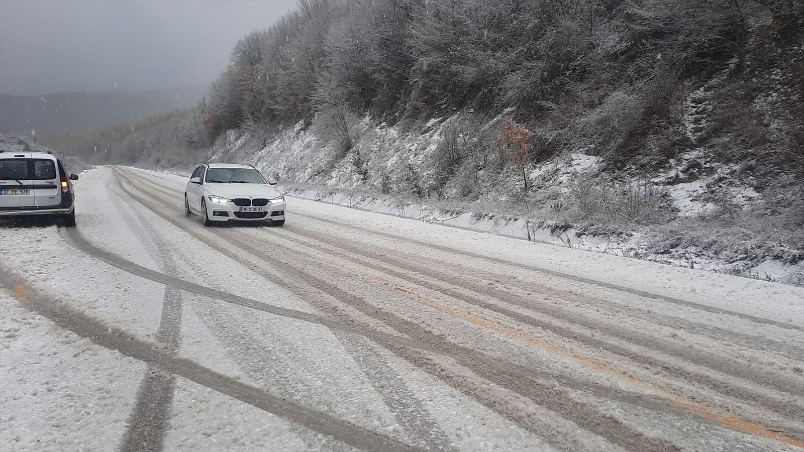Yoğun kar nedeniyle bazı köy yolları kapandı!